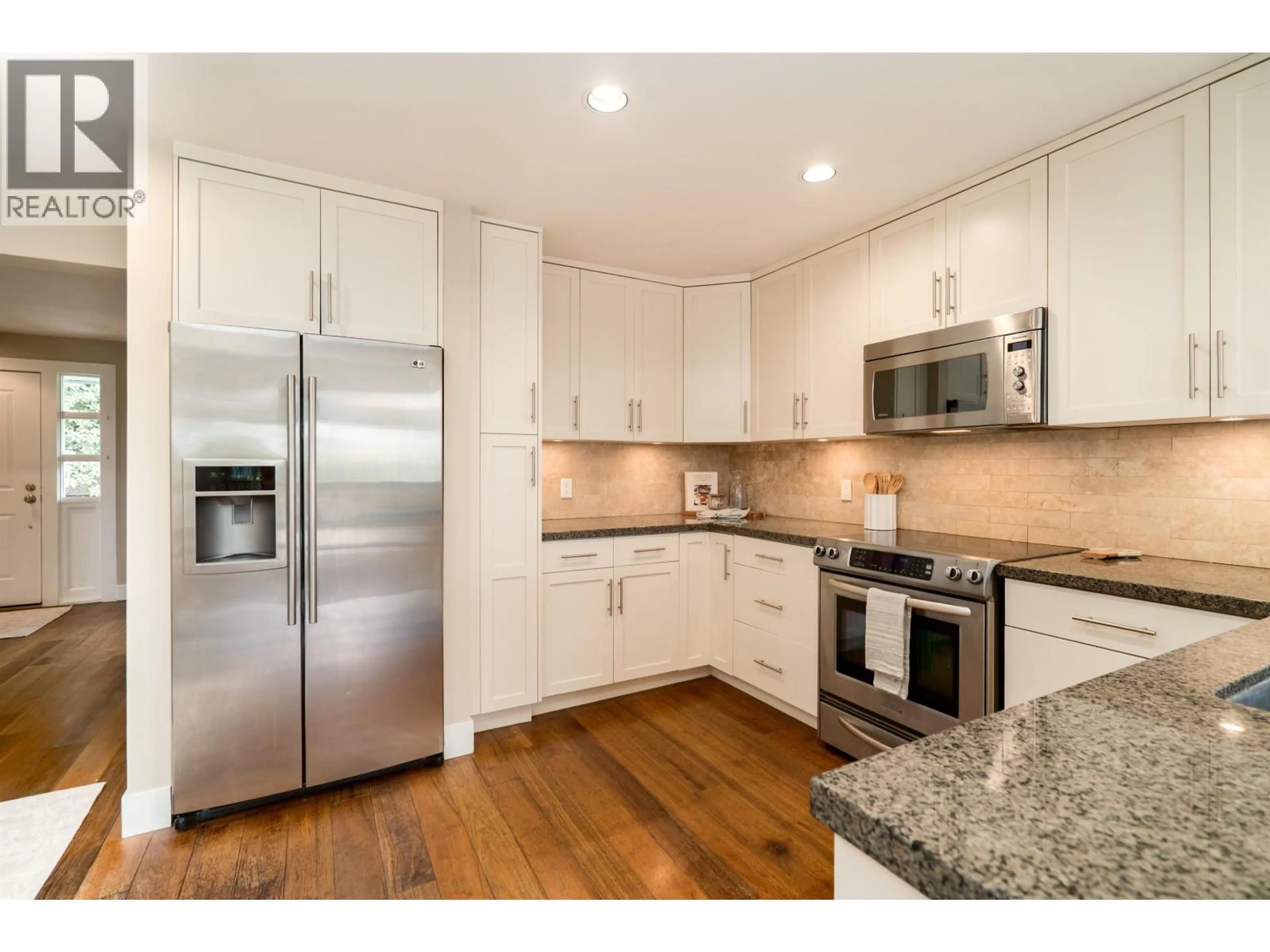 Open concept kitchen, unknown for 939 CALVERHALL STREET, North Vancouver British Columbia V7L1Y1