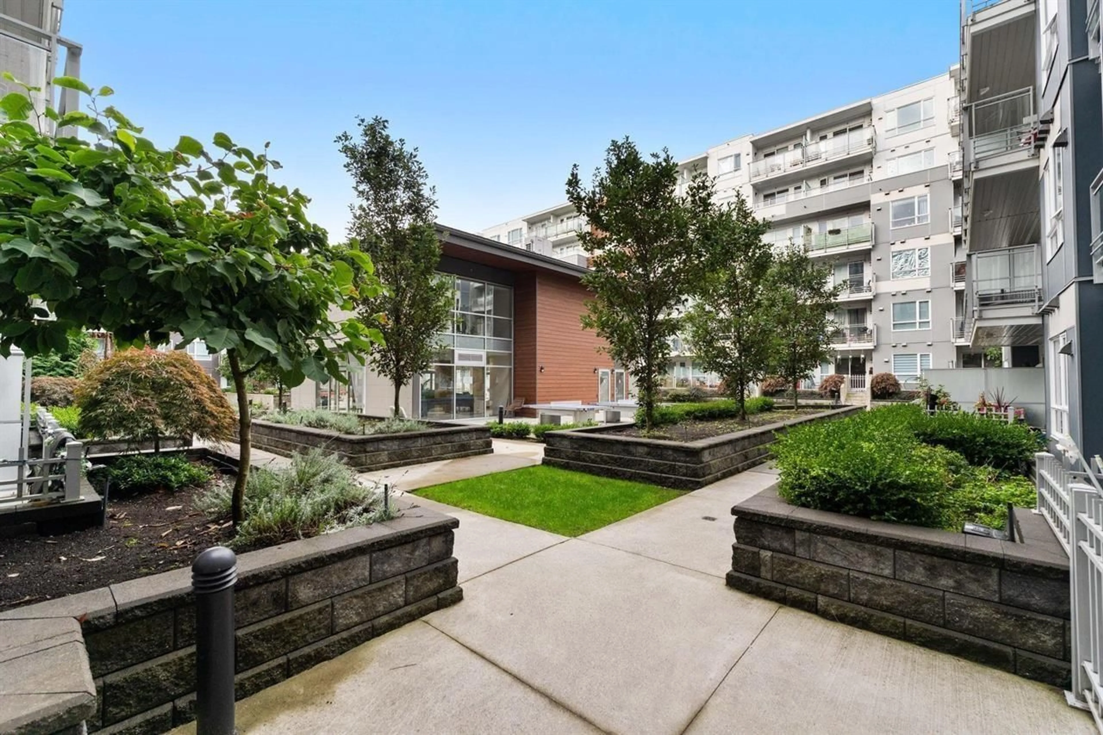 Patio, street for 111 - 10603 140 STREET, Surrey British Columbia V3T0M8