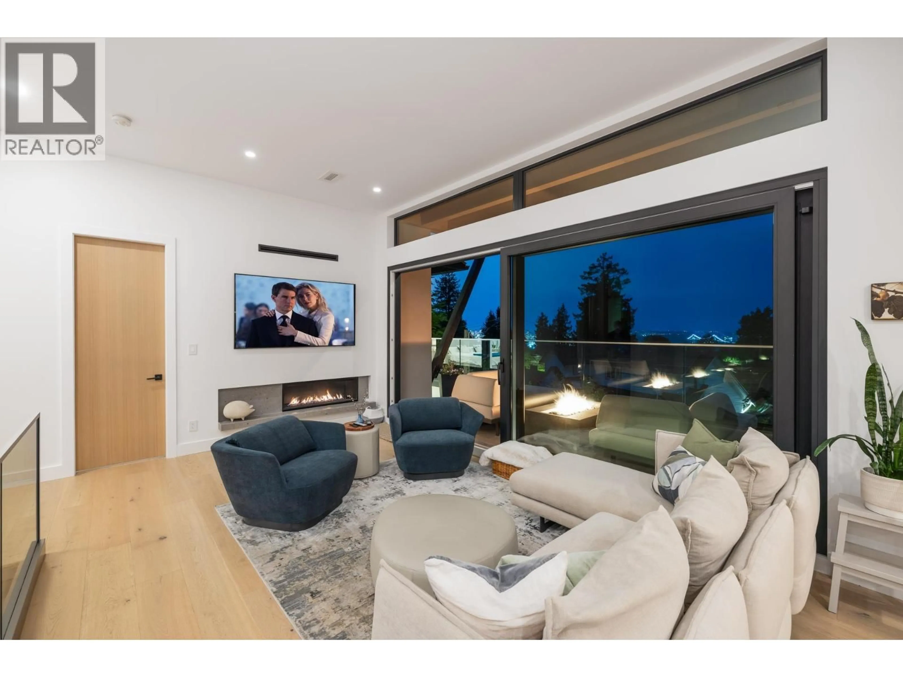 Home theater for 255 SANDRINGHAM CRESCENT, North Vancouver British Columbia V7N2R7