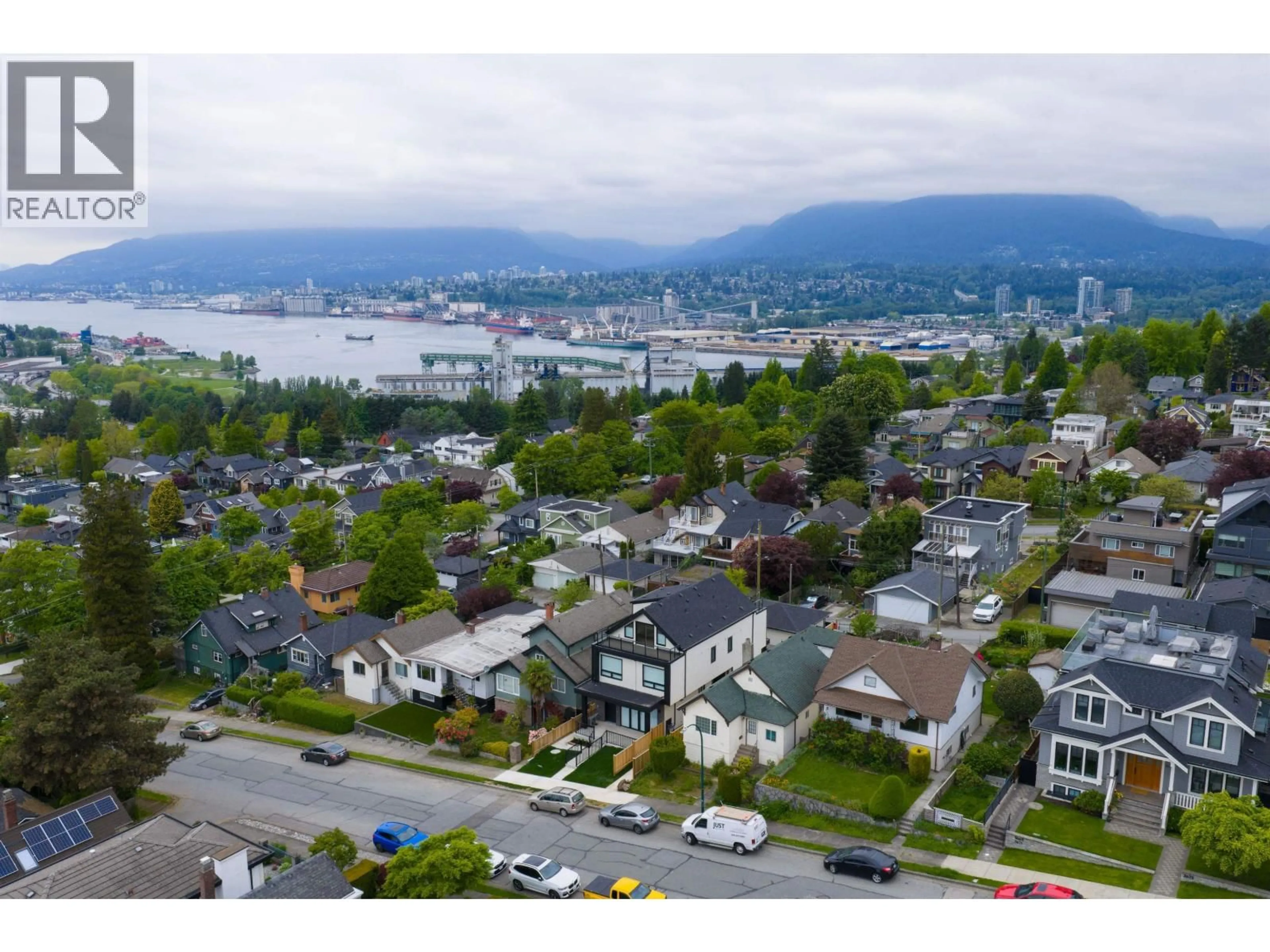 Blurry image for 2 - 3645 DUNDAS STREET, Vancouver British Columbia V5K1S3