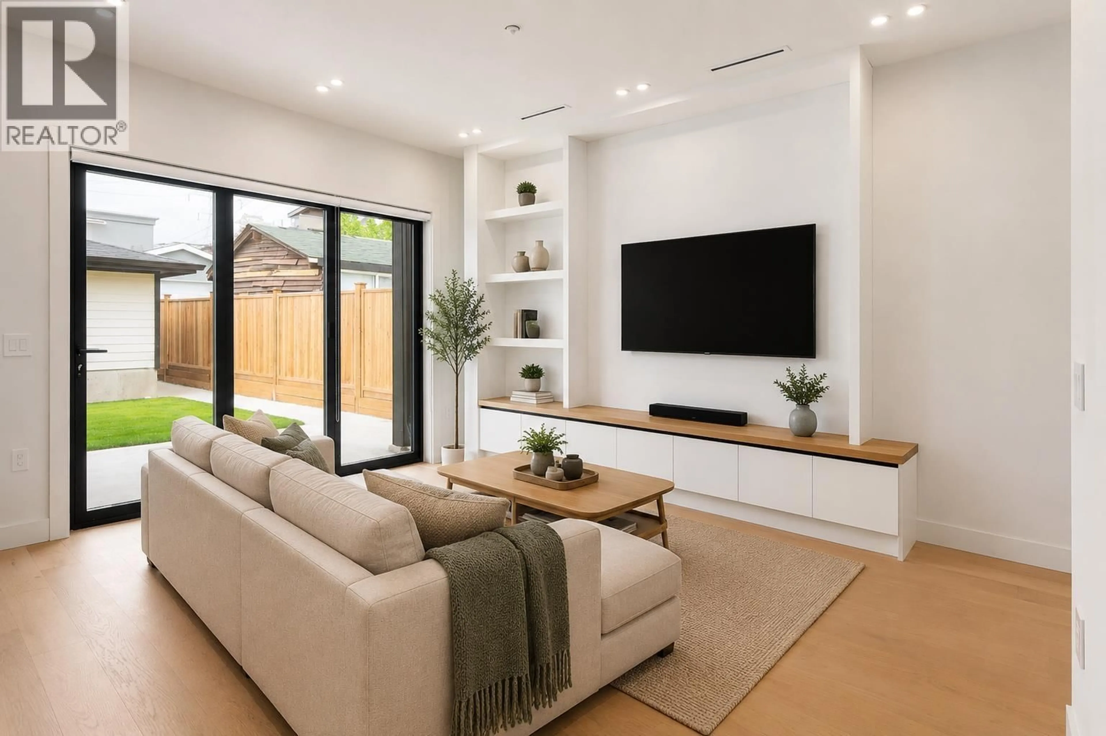 Living room with furniture, unknown for 2 - 3645 DUNDAS STREET, Vancouver British Columbia V5K1S3