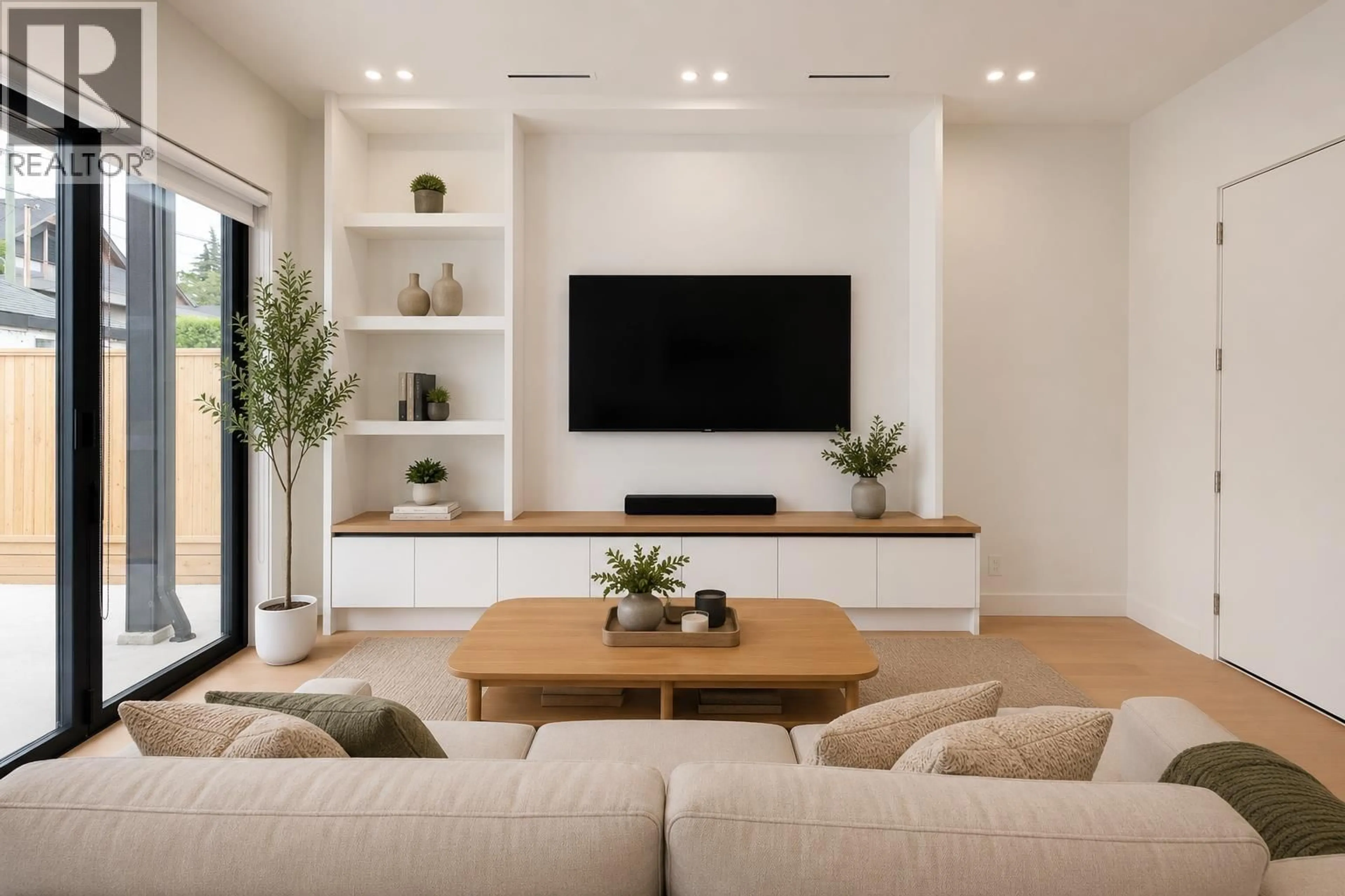 Living room with furniture, unknown for 2 - 3645 DUNDAS STREET, Vancouver British Columbia V5K1S3