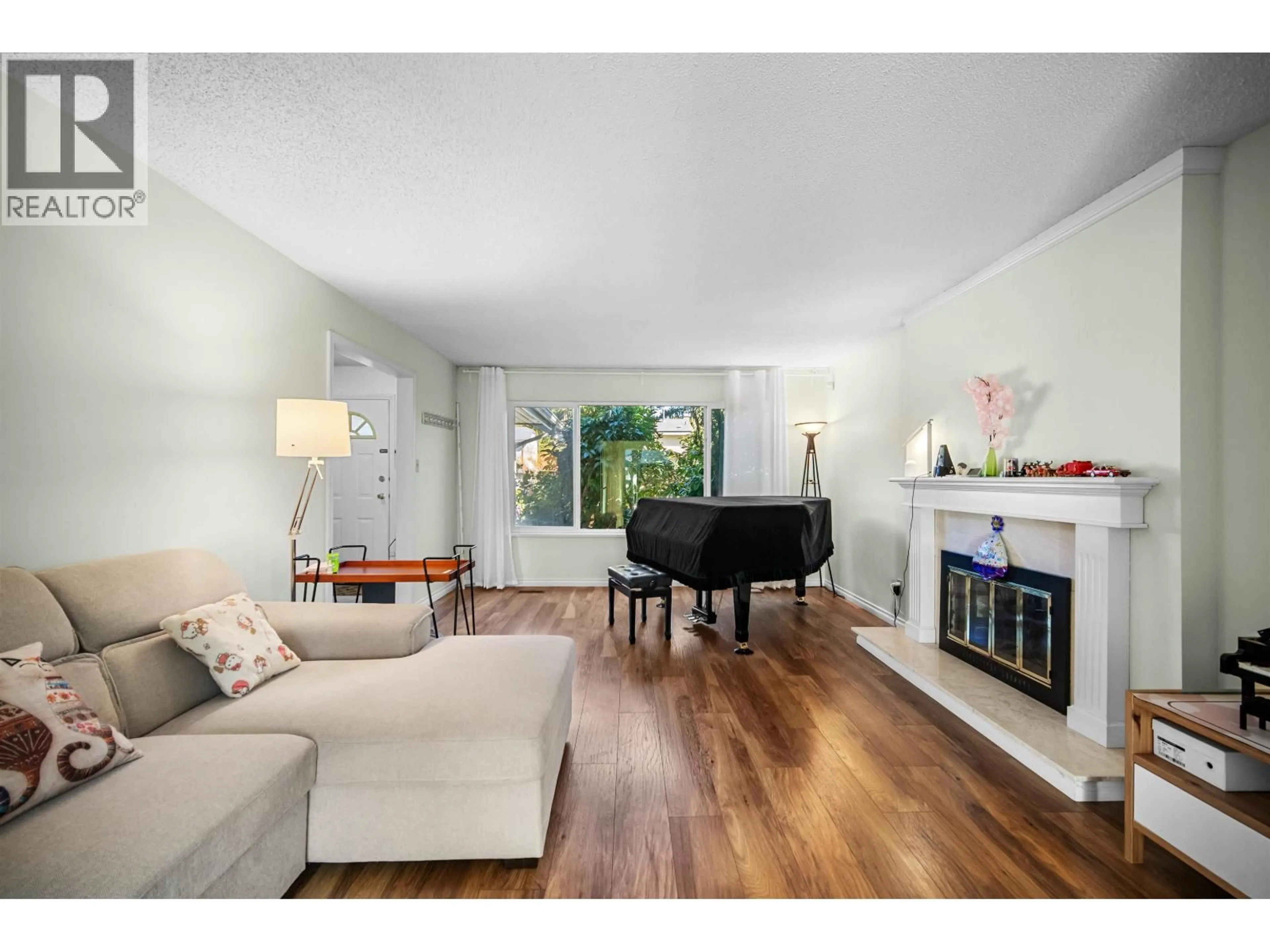 Living room with furniture, wood/laminate floor for 4340 TIFFIN CRESCENT, Richmond British Columbia V7C4X8