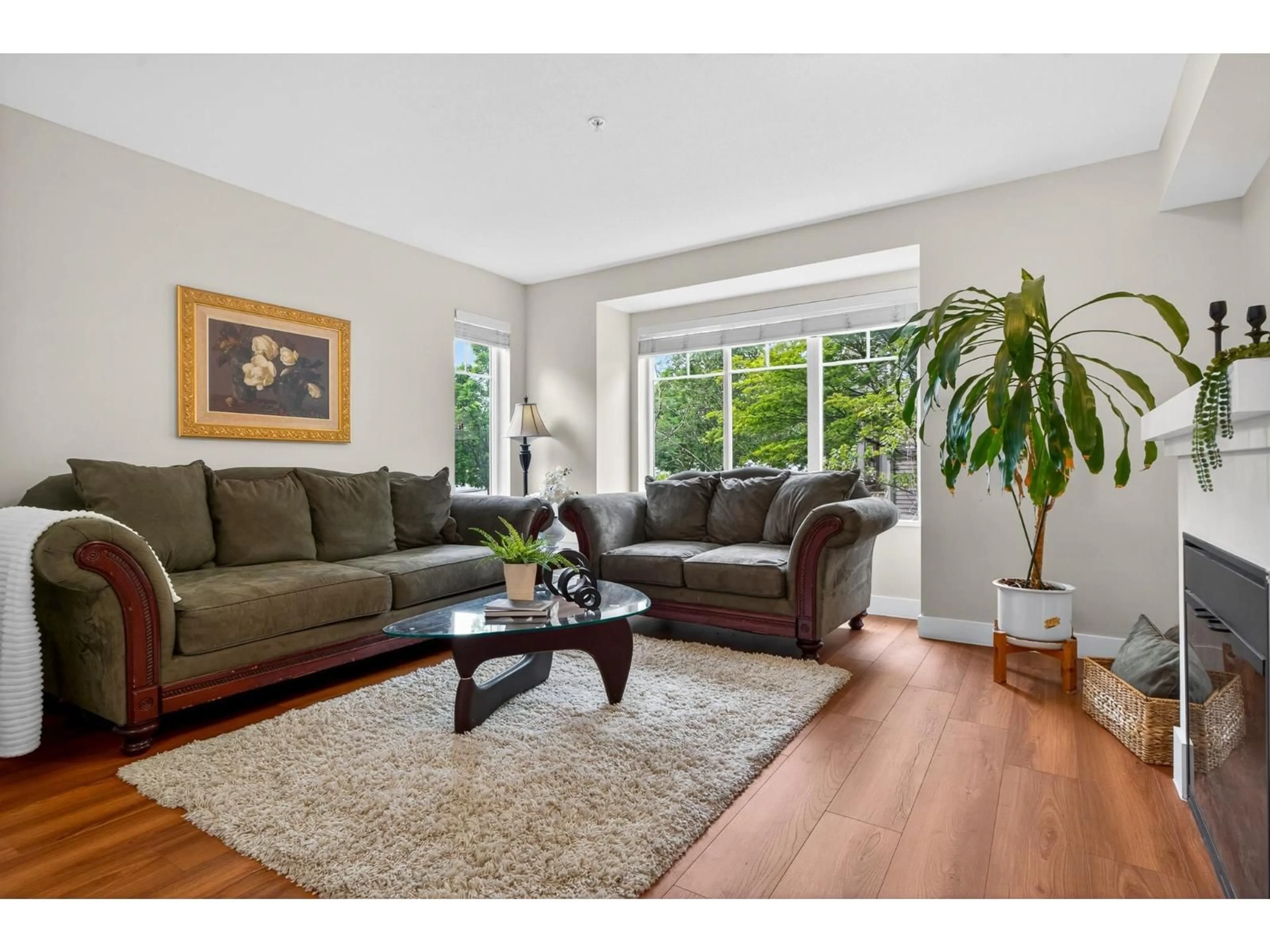 Living room with furniture, unknown for 18 - 20038 70 AVENUE, Langley British Columbia V2Y0B4