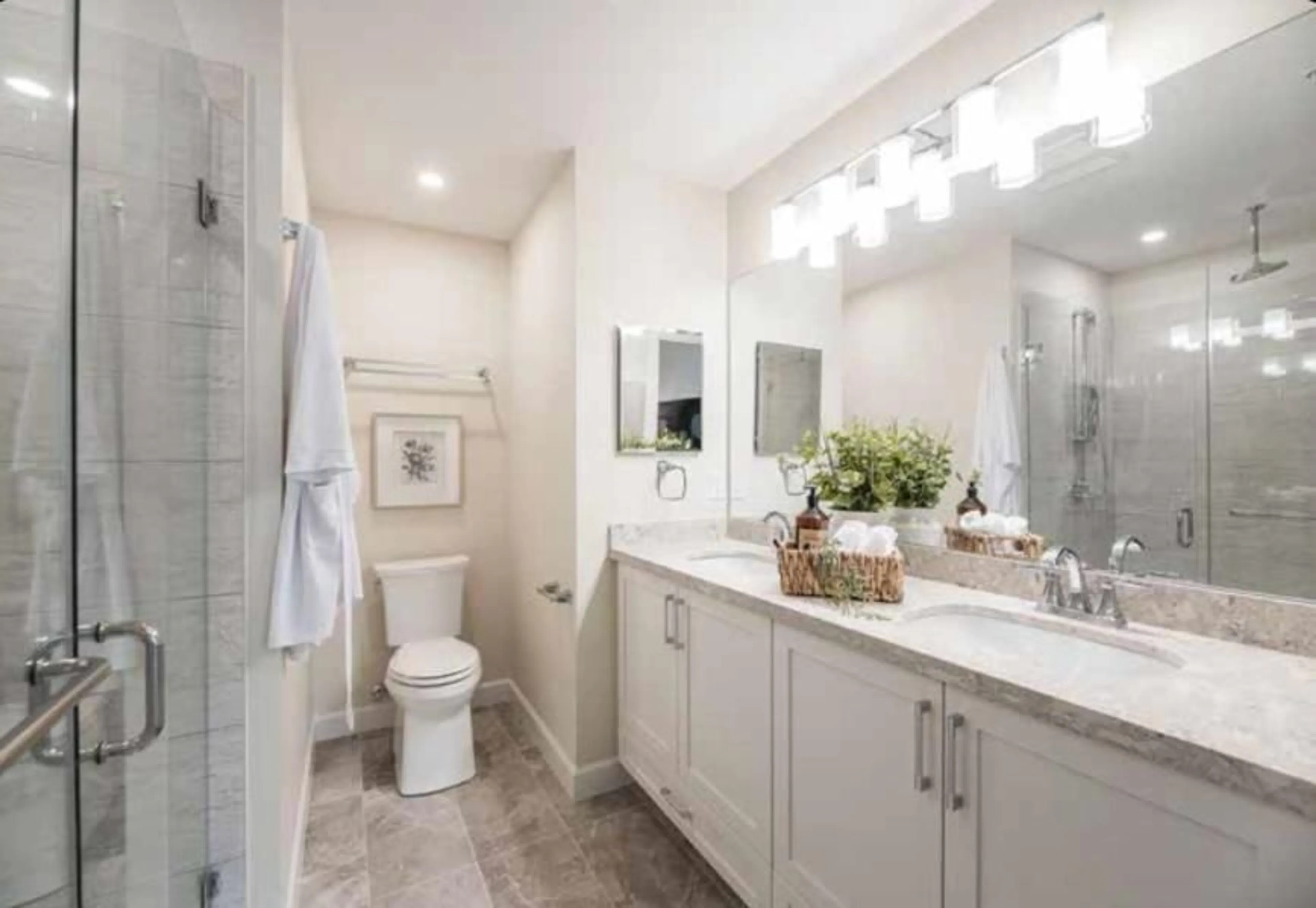 Contemporary bathroom, ceramic/tile floor for 405 - 11058 132 STREET, Surrey British Columbia V0V0V0