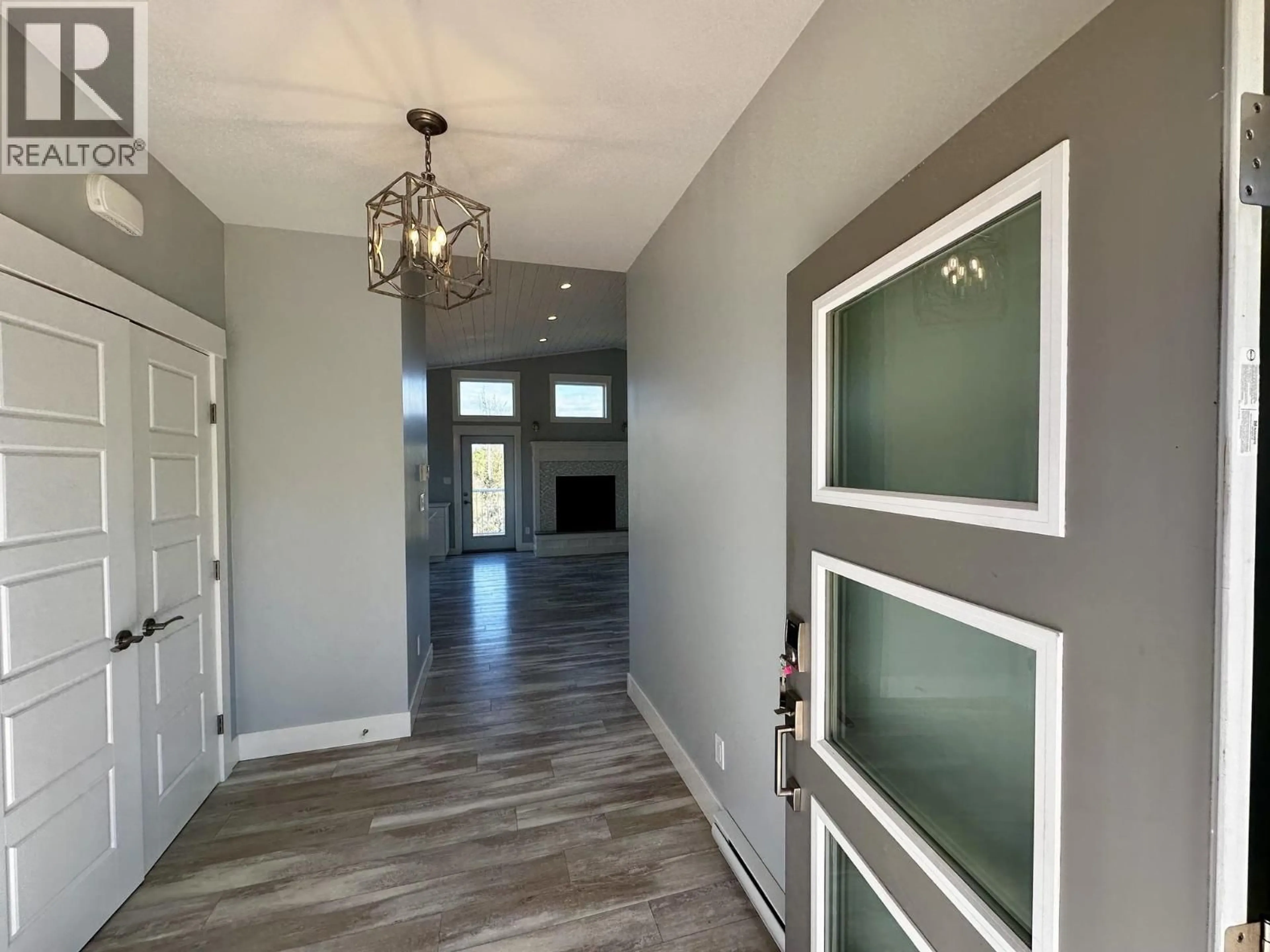 Indoor entryway for 1494 CHESTNUT STREET, Telkwa British Columbia V0J2X0
