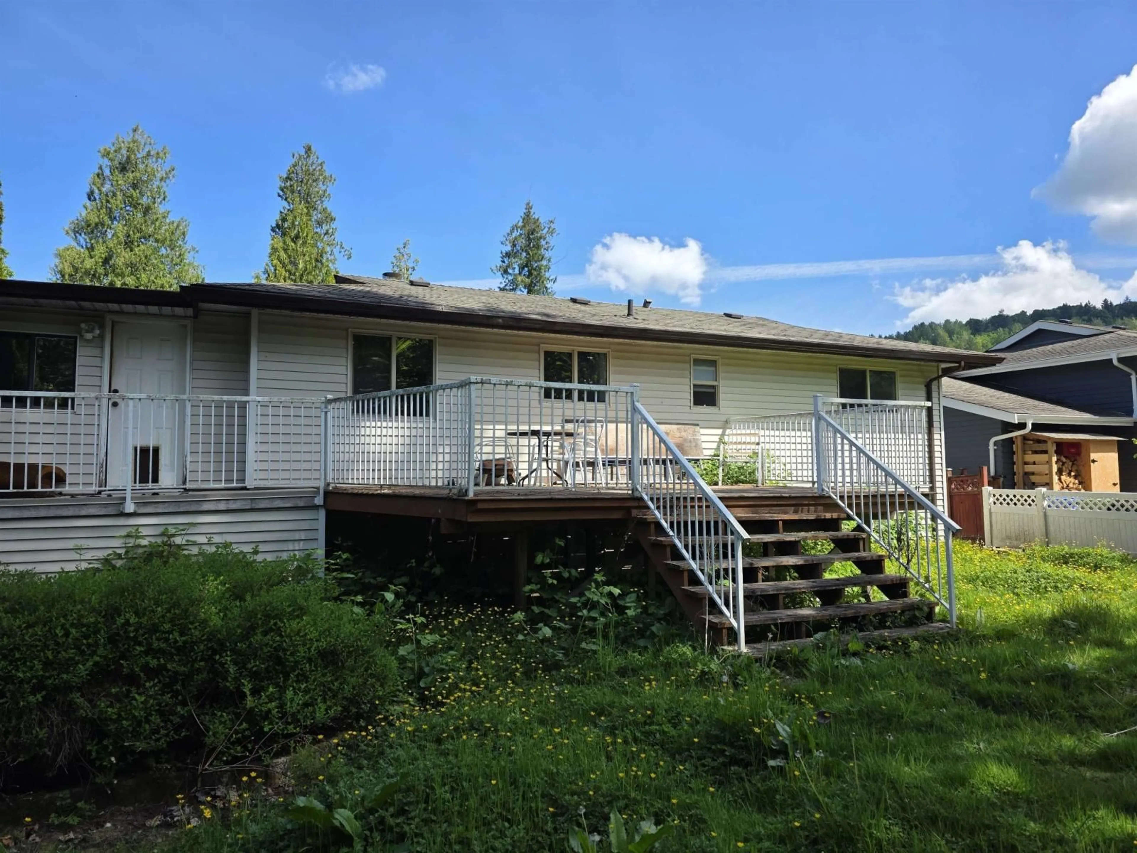 A pic from outside/outdoor area/front of a property/back of a property/a pic from drone, mountain view for 35378 WELLS GRAY AVENUE, Abbotsford British Columbia V2S5W9
