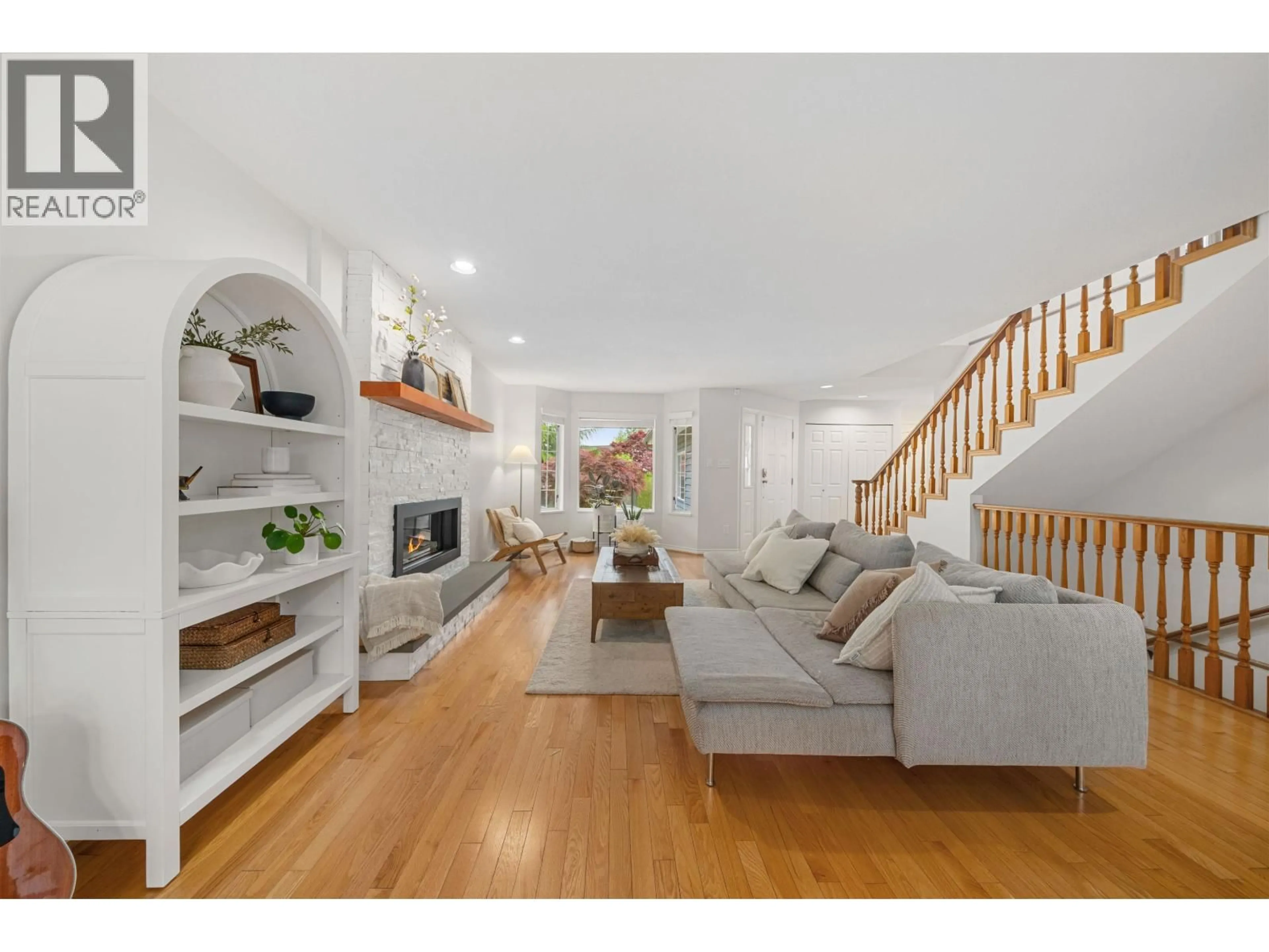 Living room with furniture, unknown for 1479 PERCY COURT, North Vancouver British Columbia V7G2P4