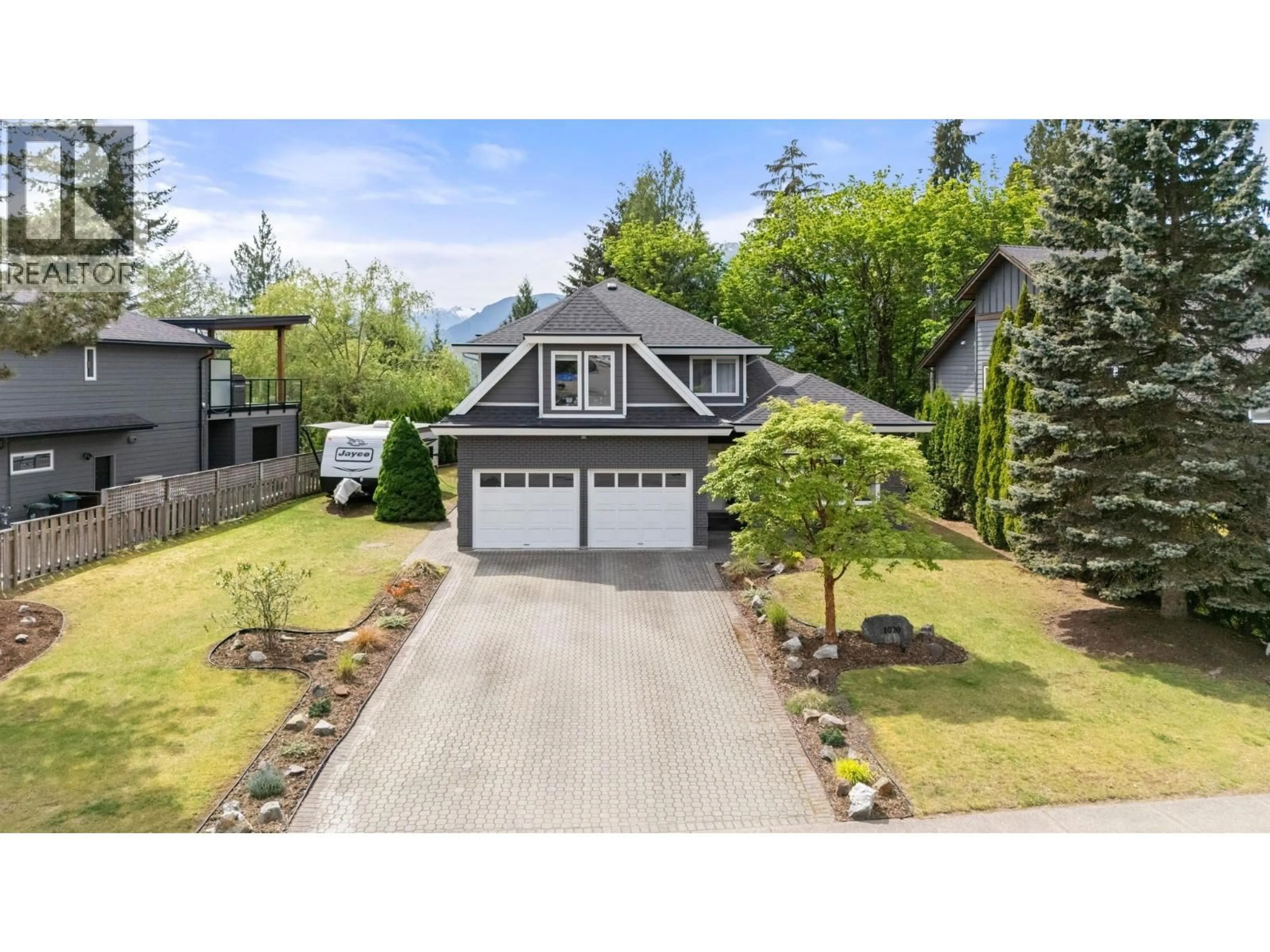 Home with vinyl exterior material, street for 1070 GLACIER VIEW DRIVE, Squamish British Columbia V0N3G0