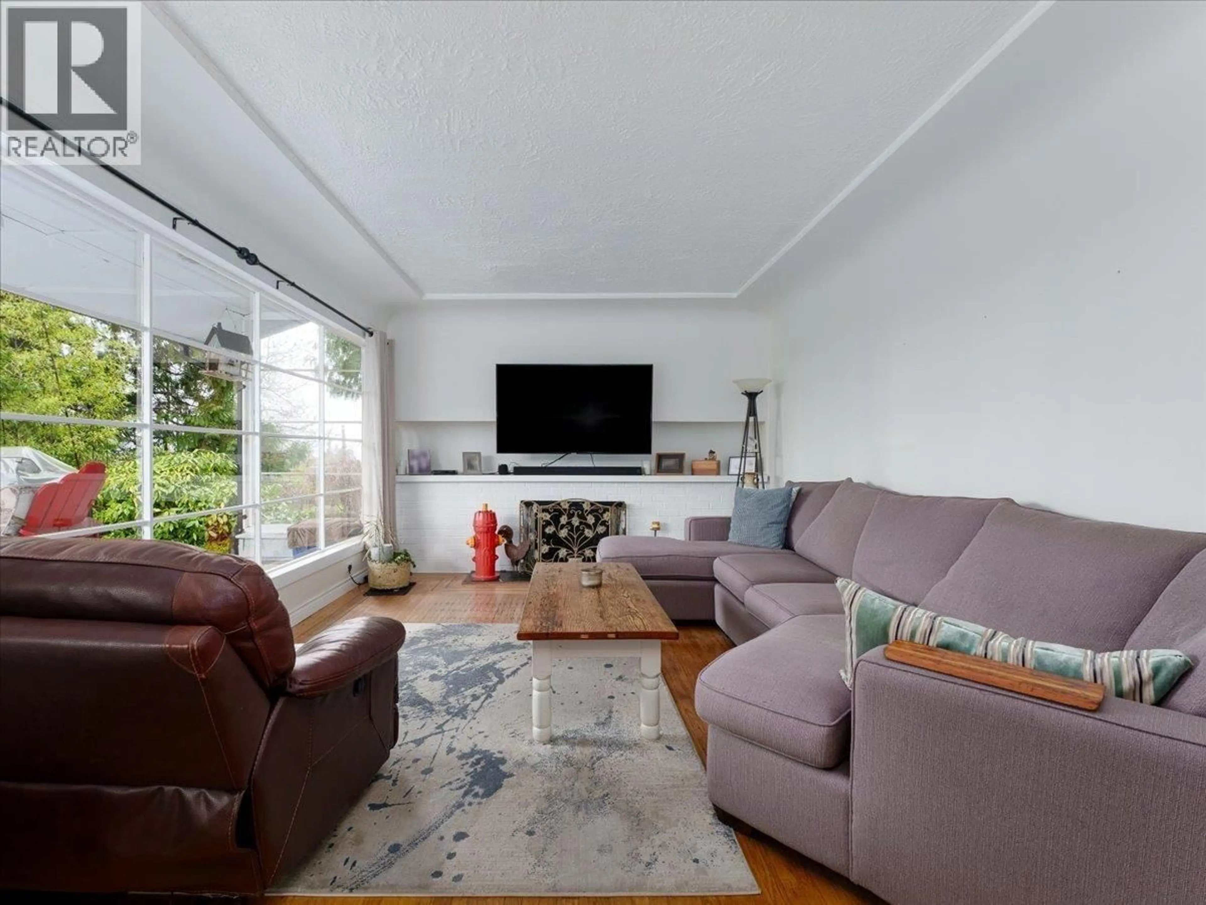 Living room with furniture, unknown for 322 25TH STREET, North Vancouver British Columbia V7N1A3