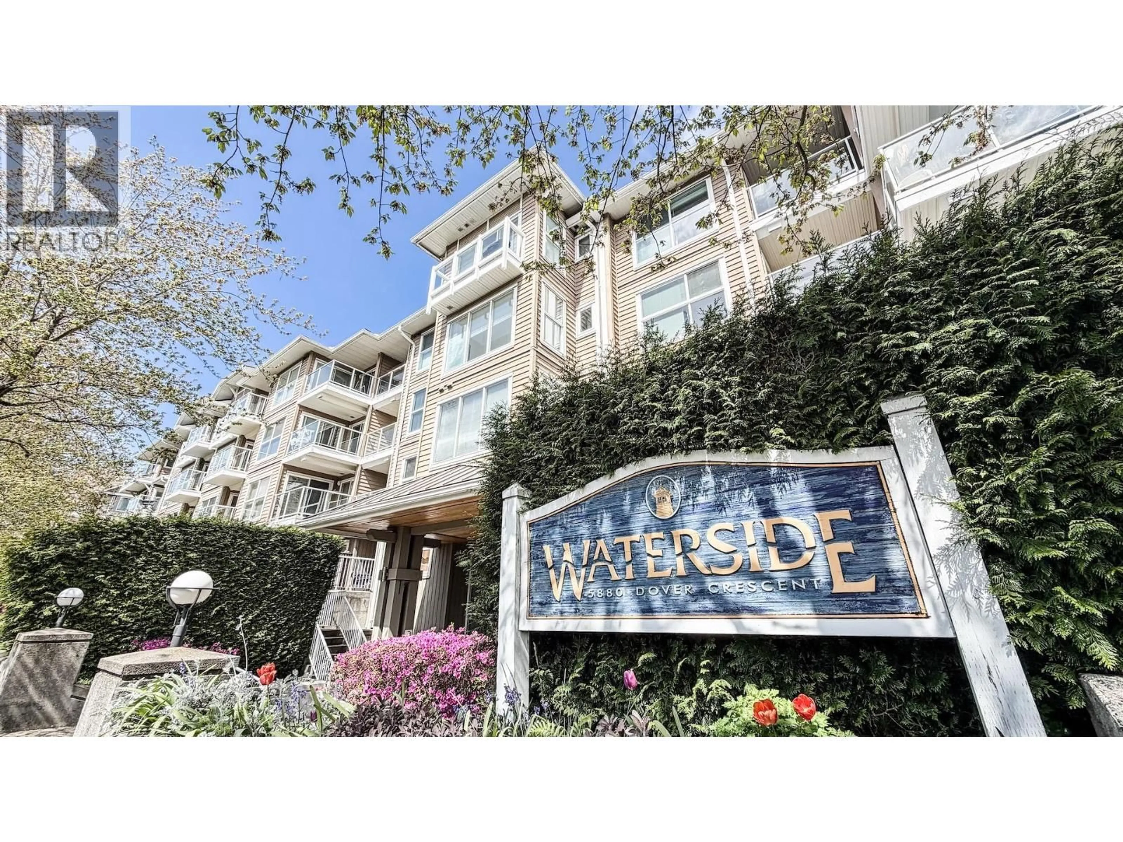 Indoor foyer for 119 - 5880 DOVER CRESCENT, Richmond British Columbia V7C5P5