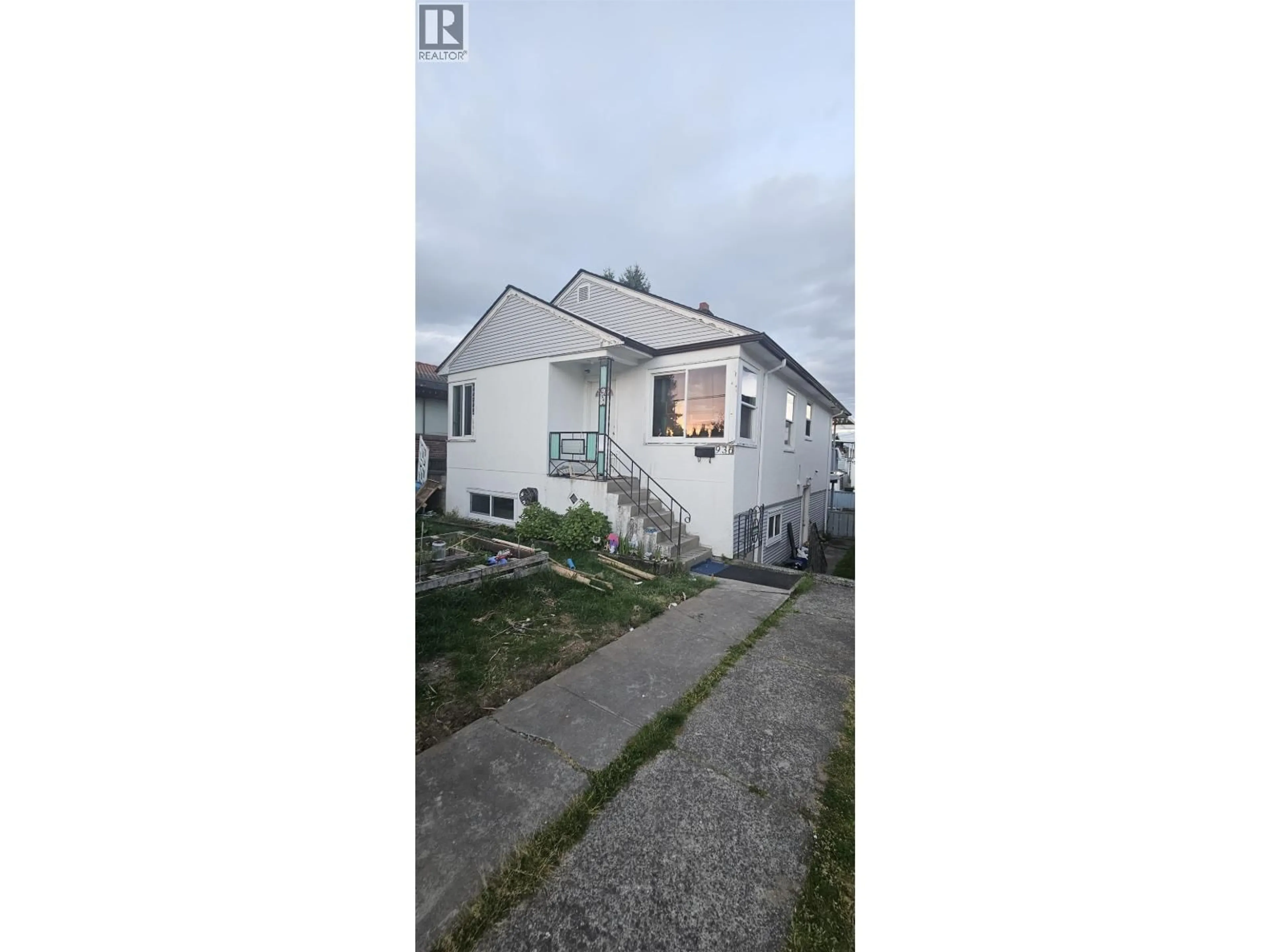 A pic from outside/outdoor area/front of a property/back of a property/a pic from drone, street for 936 NANAIMO STREET, Vancouver British Columbia V5L4S9