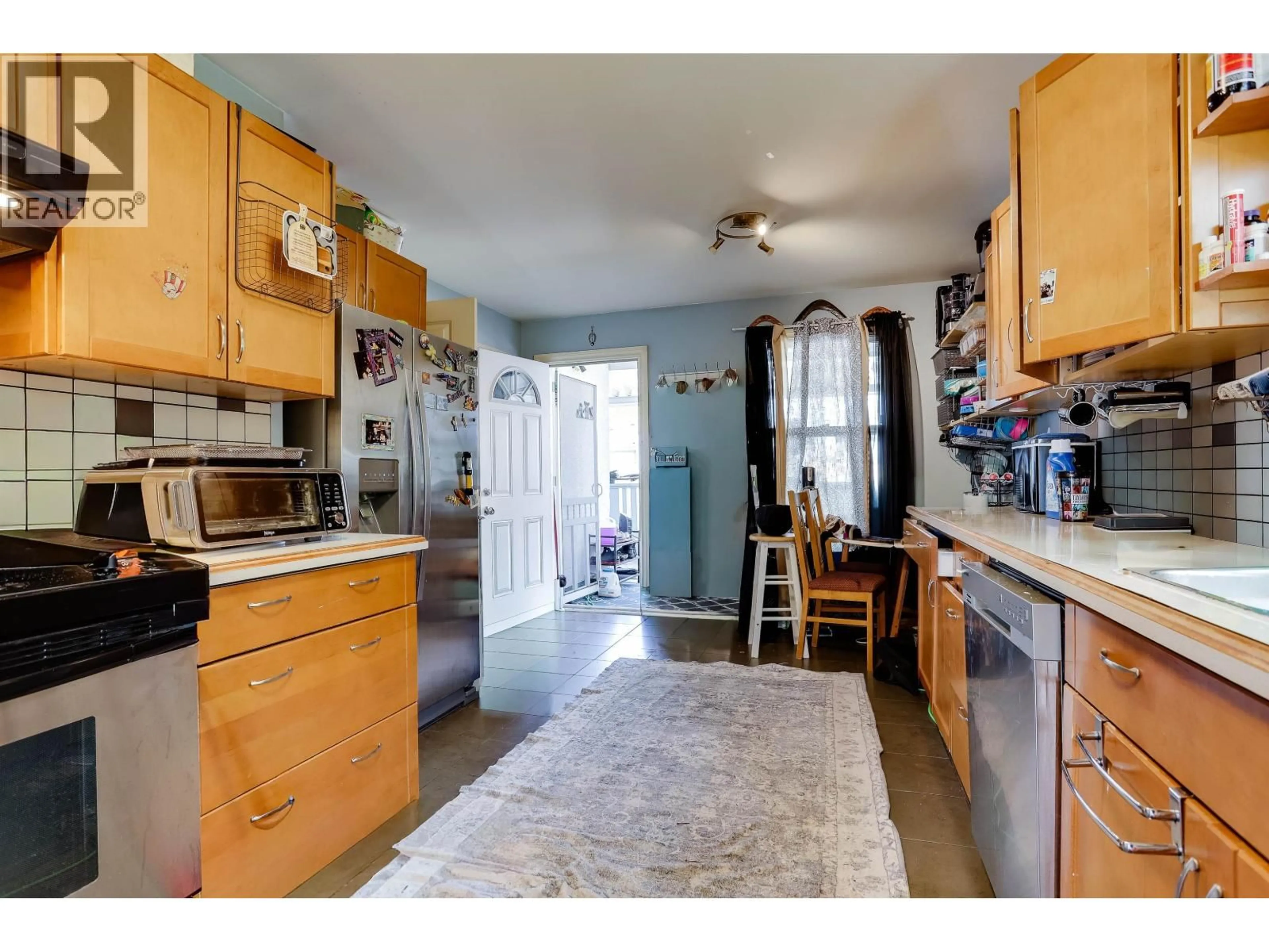 Standard kitchen, unknown for 936 NANAIMO STREET, Vancouver British Columbia V5L4S9
