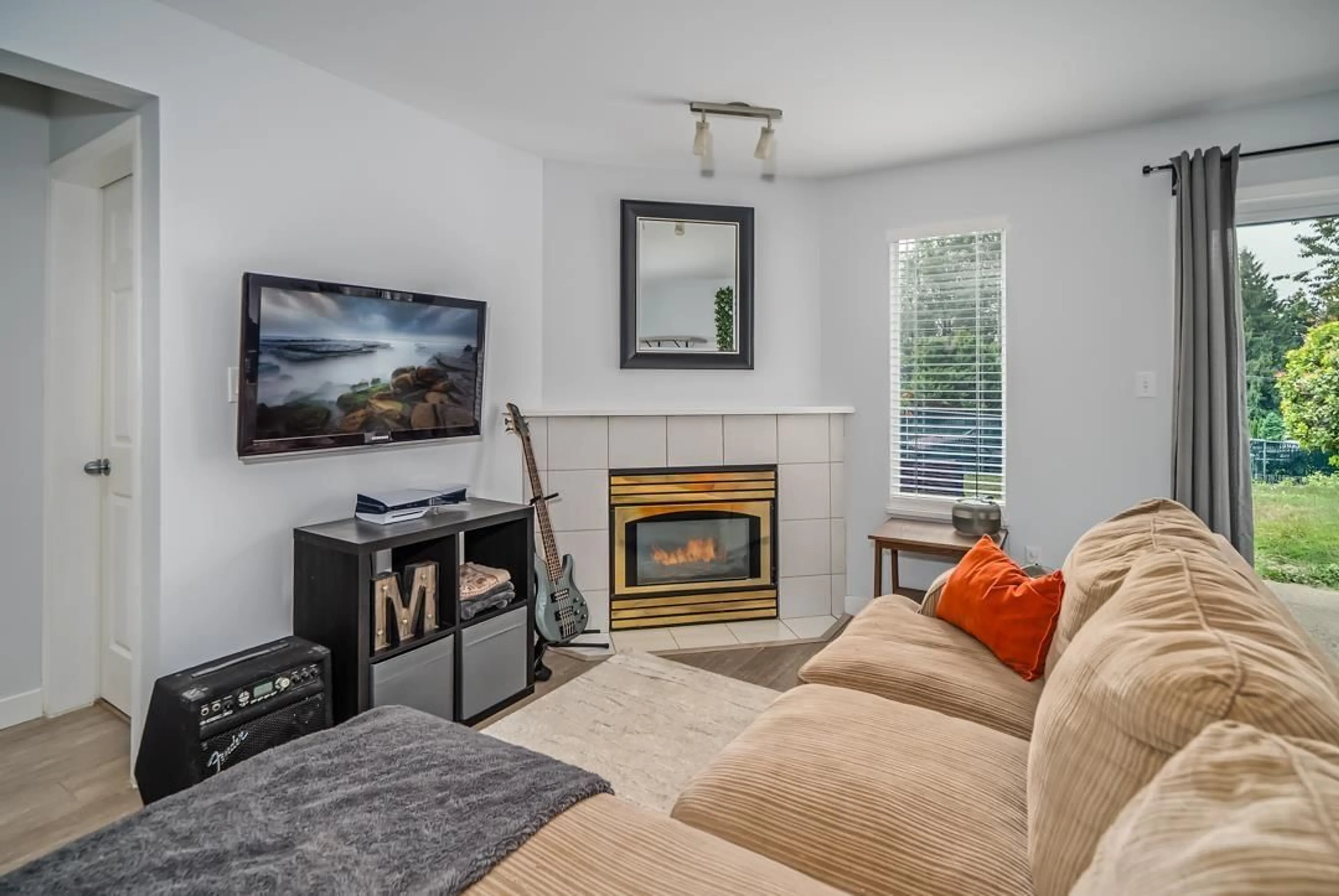 Living room with furniture, unknown for 53 - 32361 MCRAE AVENUE, Mission British Columbia V2V4X7