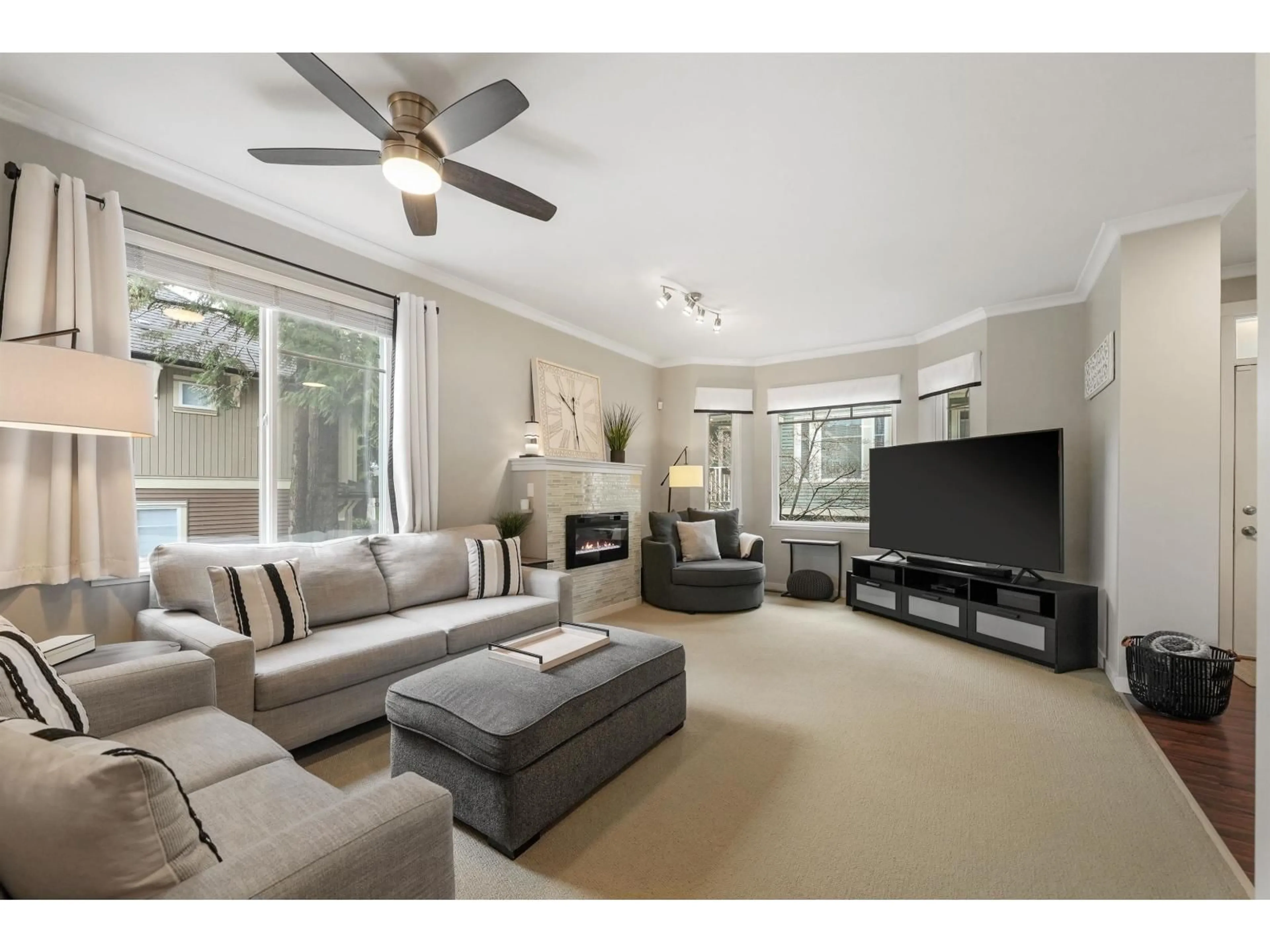 Living room with furniture, unknown for 8 - 6575 192 STREET, Surrey British Columbia V4N5T8