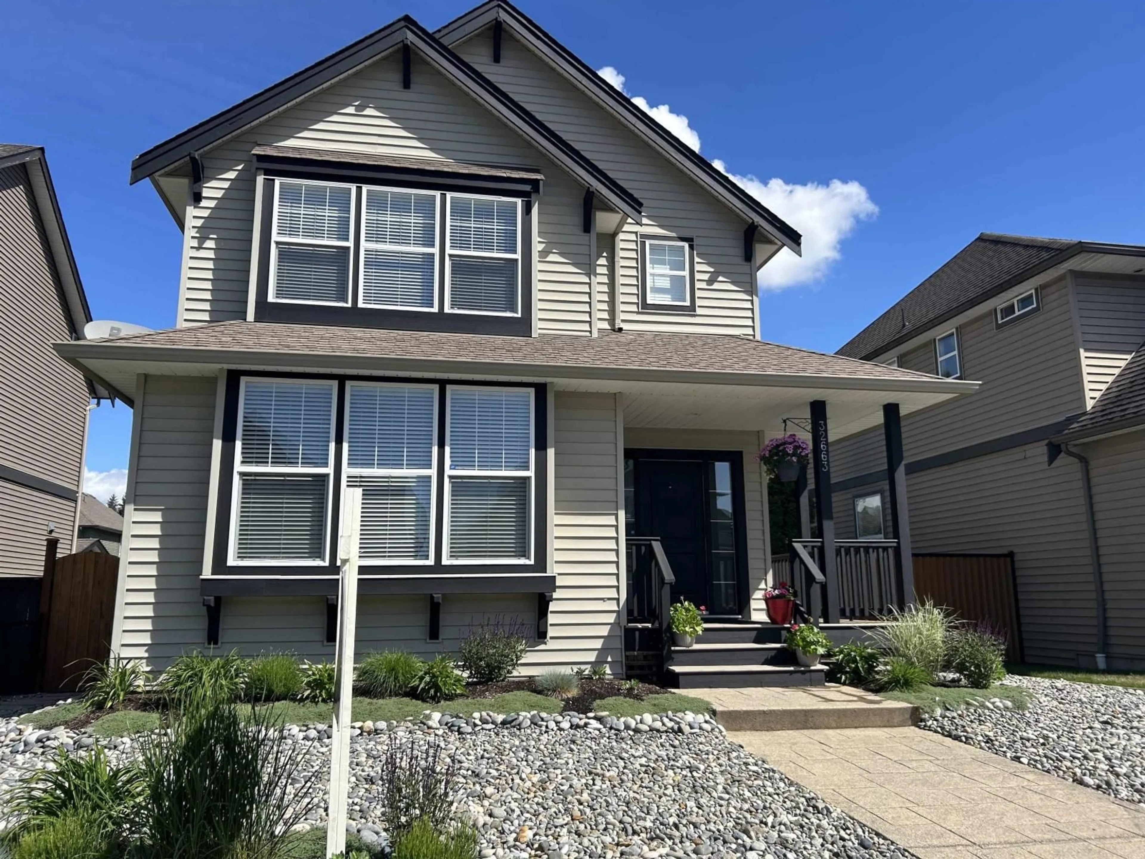 Home with vinyl exterior material, street for 32663 APPLEBY COURT, Mission British Columbia V4S0A5
