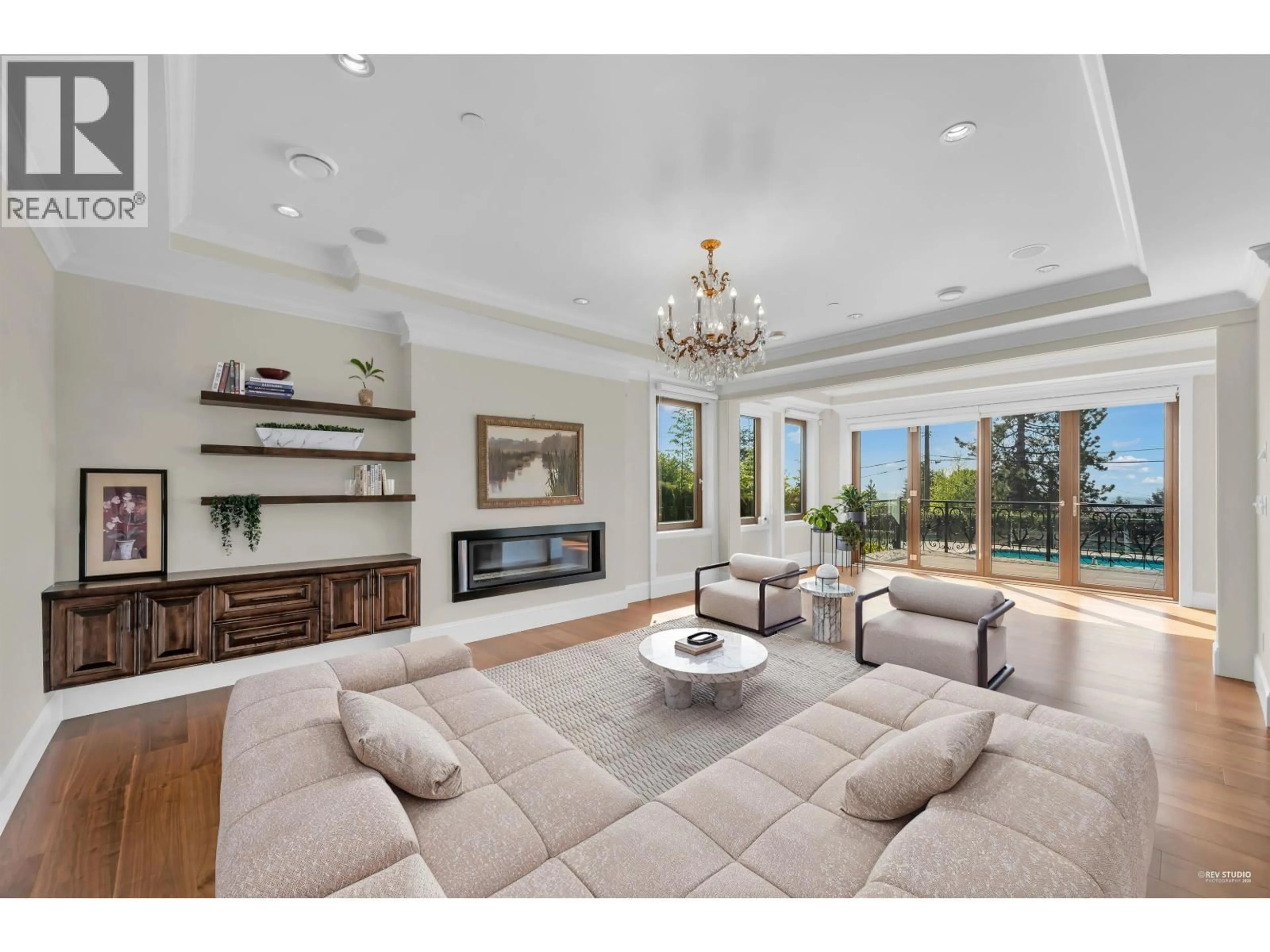 Living room with furniture, unknown for 1118 CRESTLINE ROAD, West Vancouver British Columbia V7S2E4
