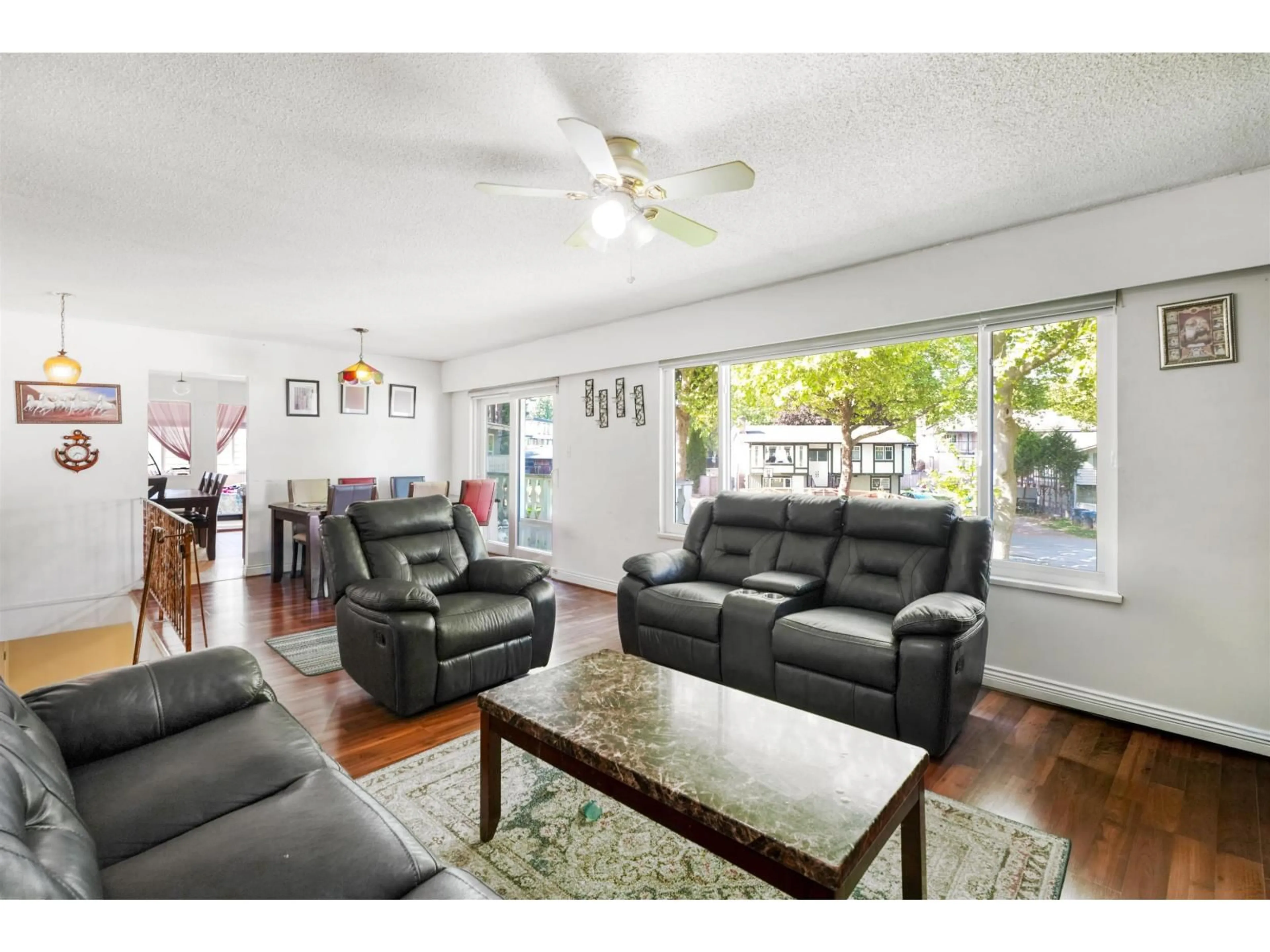 Living room with furniture, unknown for 13312 SUTTON PLACE, Surrey British Columbia V3V6P8