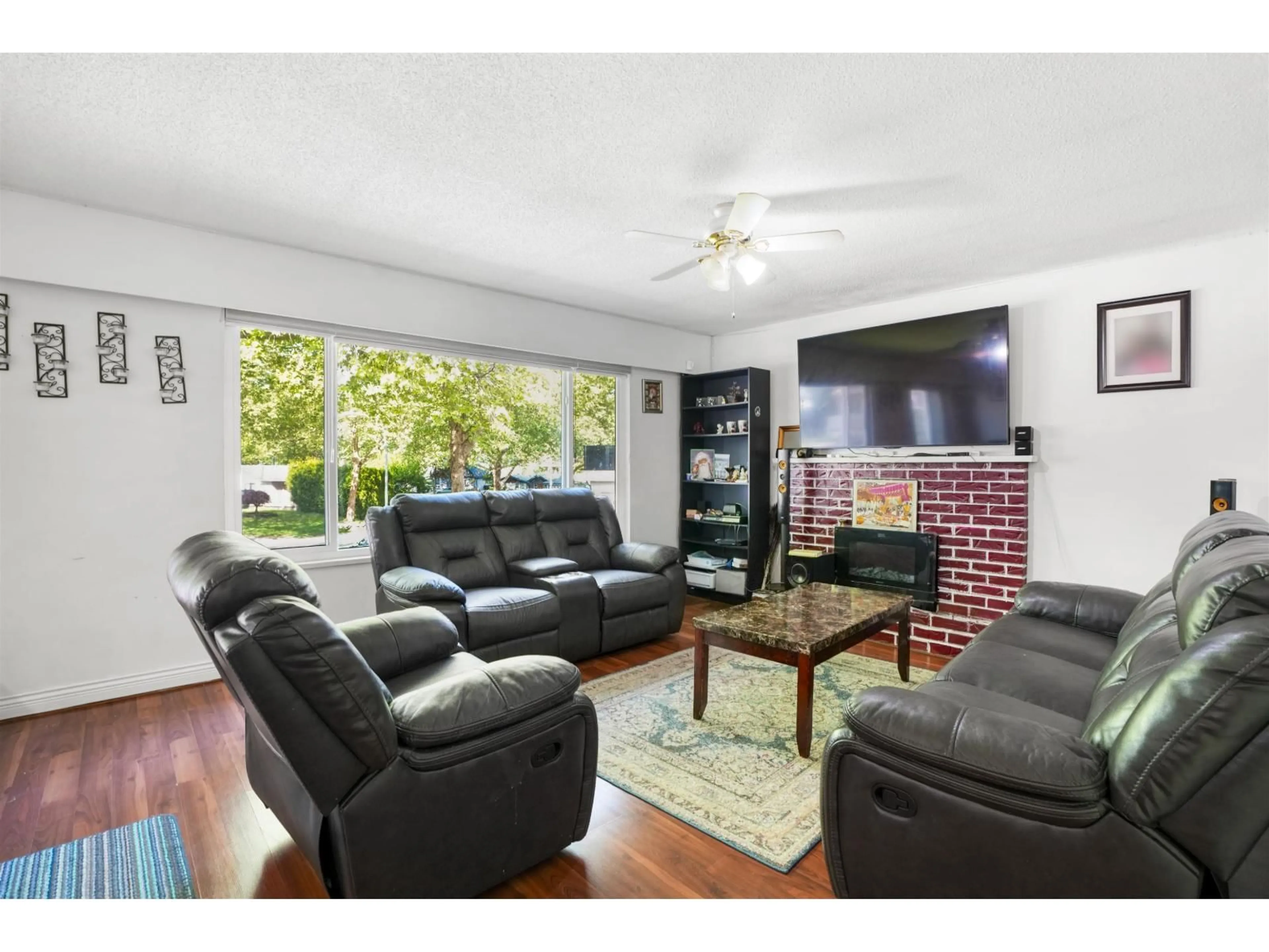 Living room with furniture, unknown for 13312 SUTTON PLACE, Surrey British Columbia V3V6P8