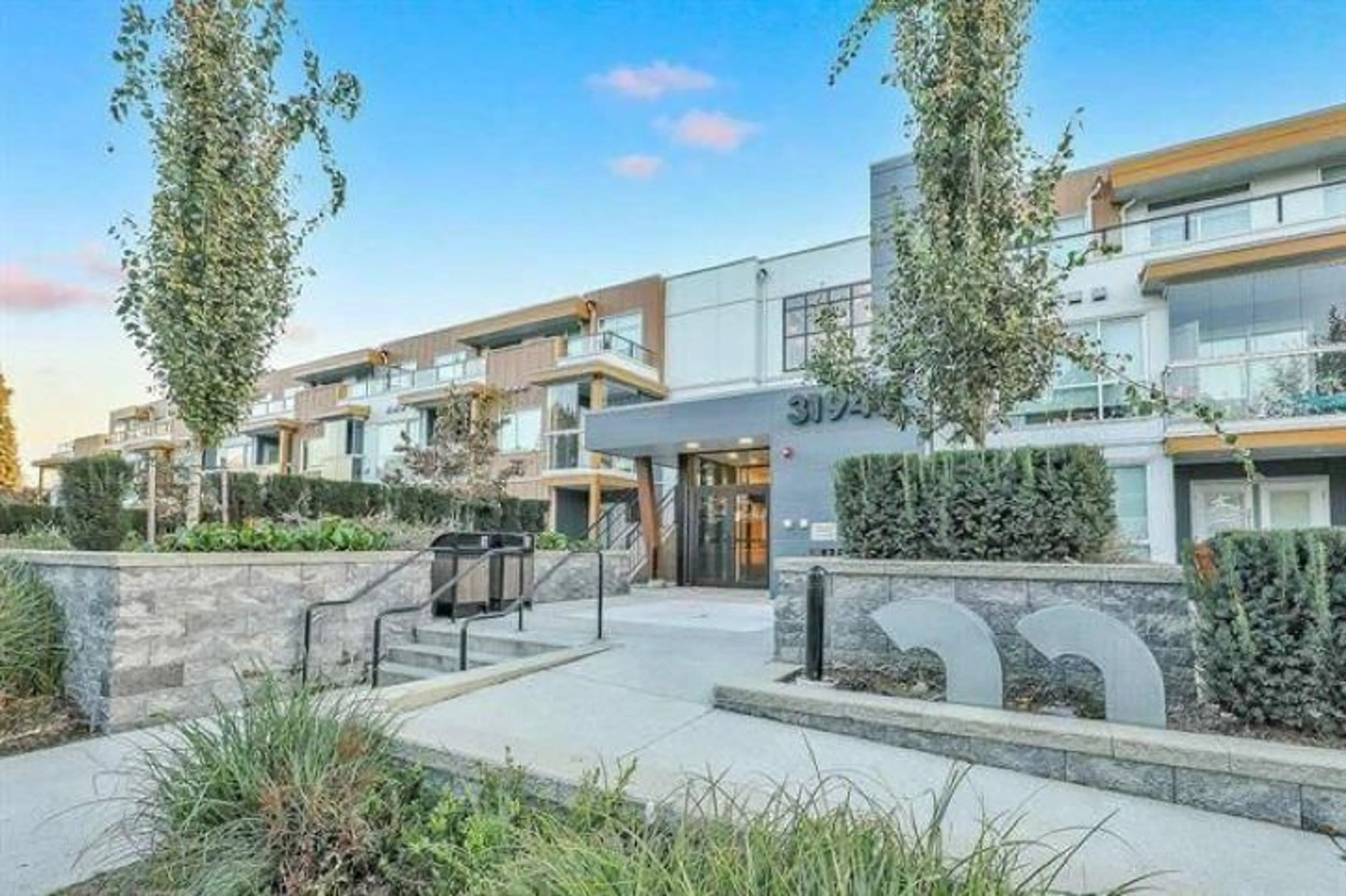Patio, street for B412 - 31940 RAVEN AVENUE, Mission British Columbia V2V0L1