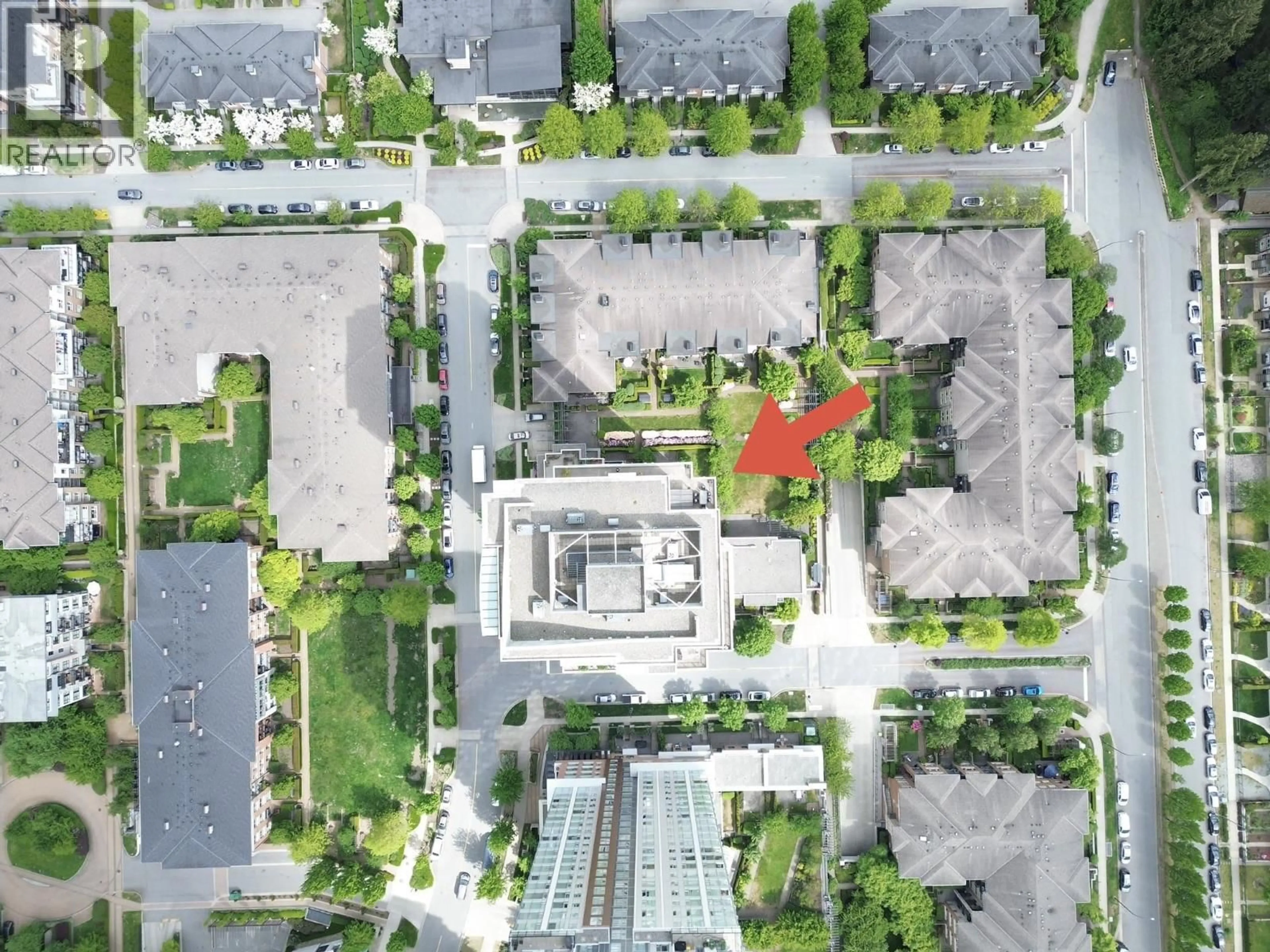A pic from outside/outdoor area/front of a property/back of a property/a pic from drone, street for 3101 - 3102 WINDSOR GATE, Coquitlam British Columbia V3B0J3