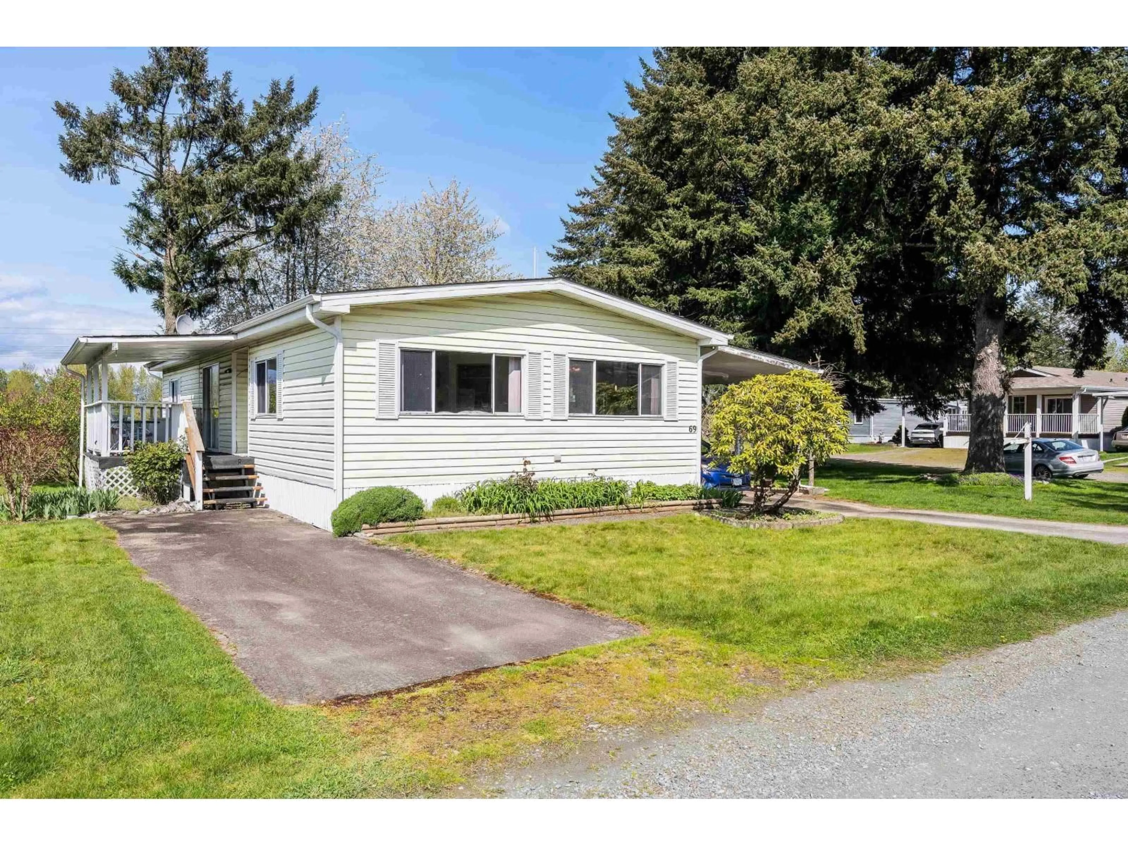 Home with vinyl exterior material, street for 69 - 6035 VEDDER ROAD, Chilliwack British Columbia V2R1E5