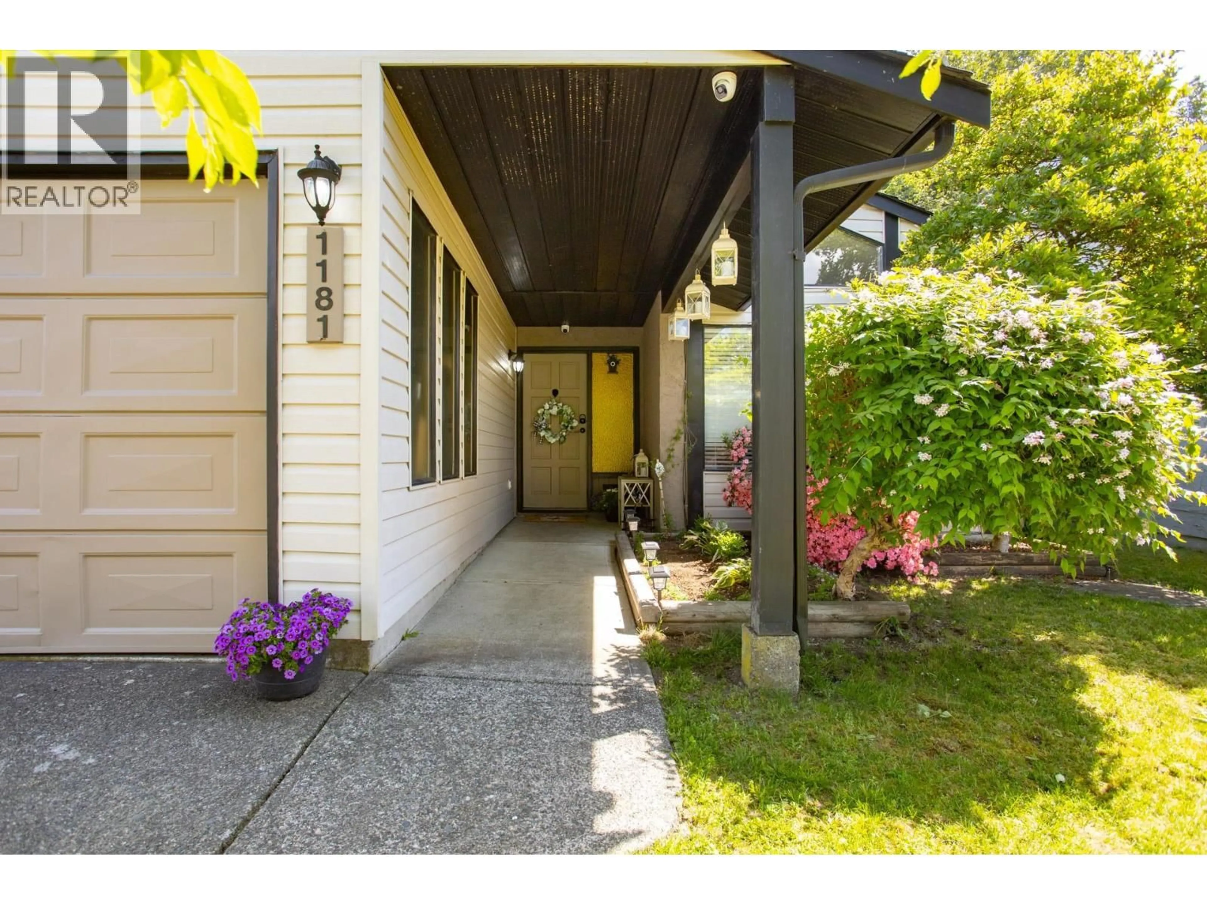 Indoor entryway for 1181 ESPERANZA DRIVE, Coquitlam British Columbia V3B6A6