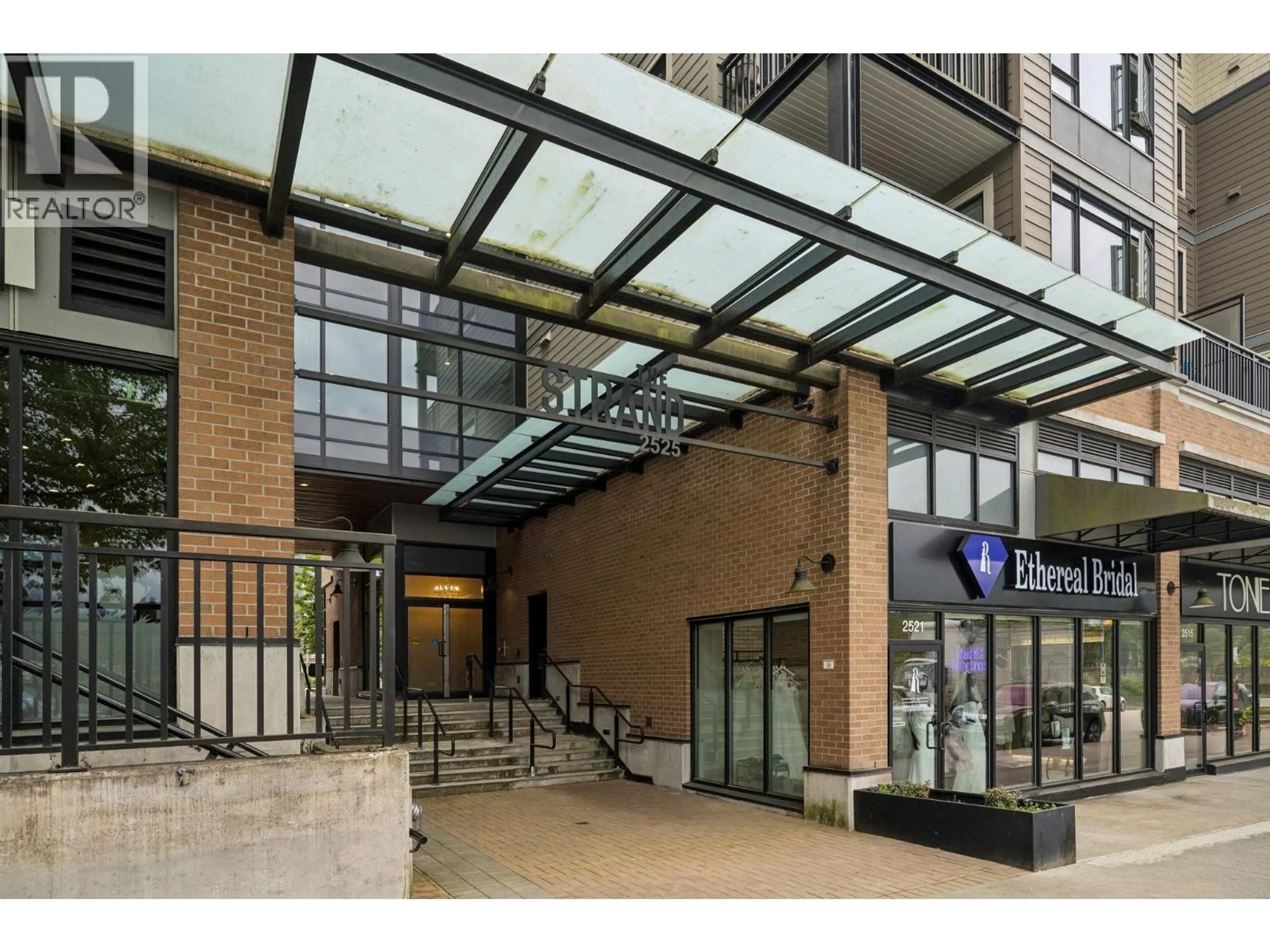 Indoor foyer for 302 - 2525 CLARKE STREET, Port Moody British Columbia V3H0J3
