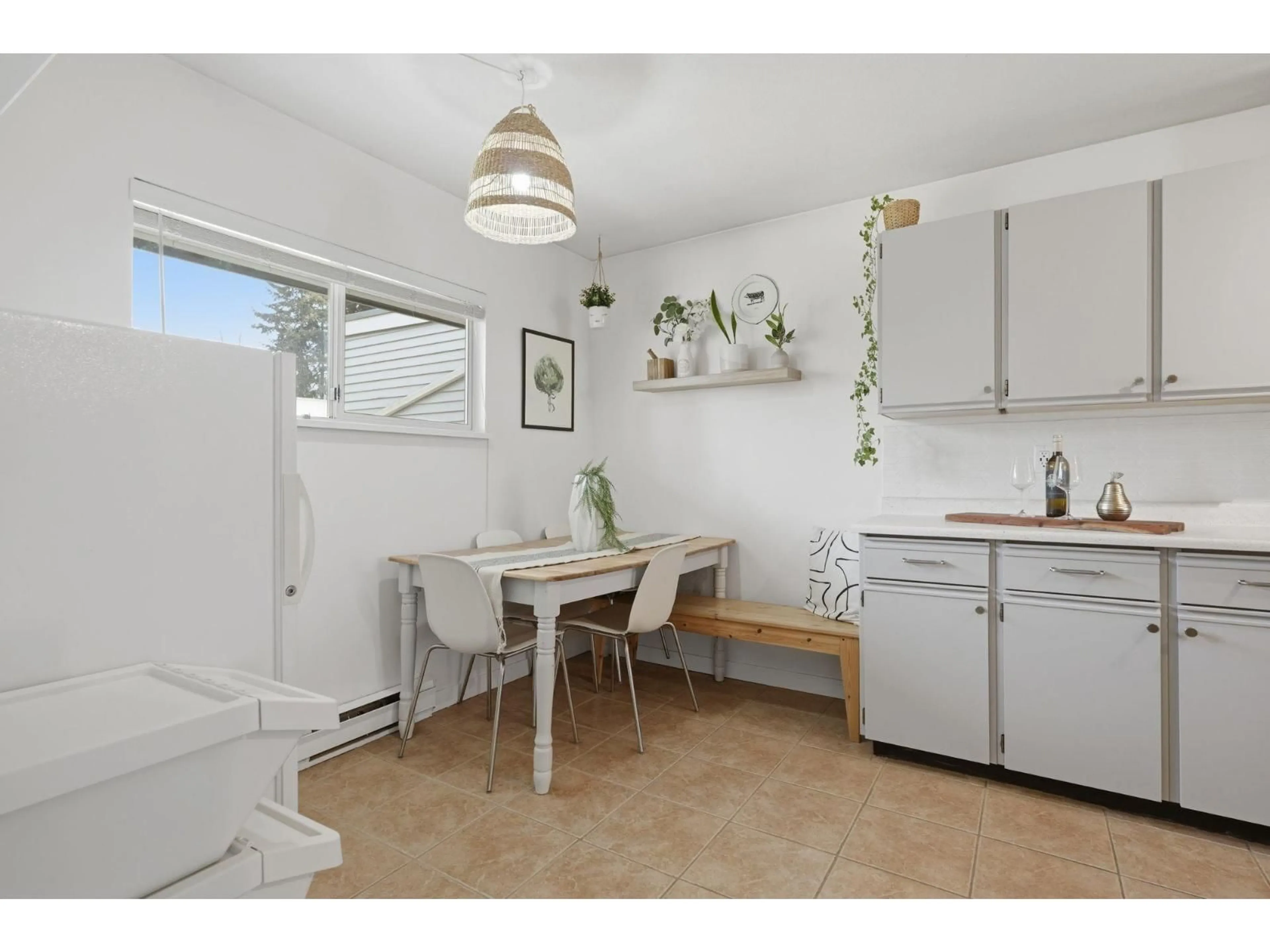 Standard kitchen, ceramic/tile floor for 22 - 10070 137A STREET, Surrey British Columbia V3T5M6