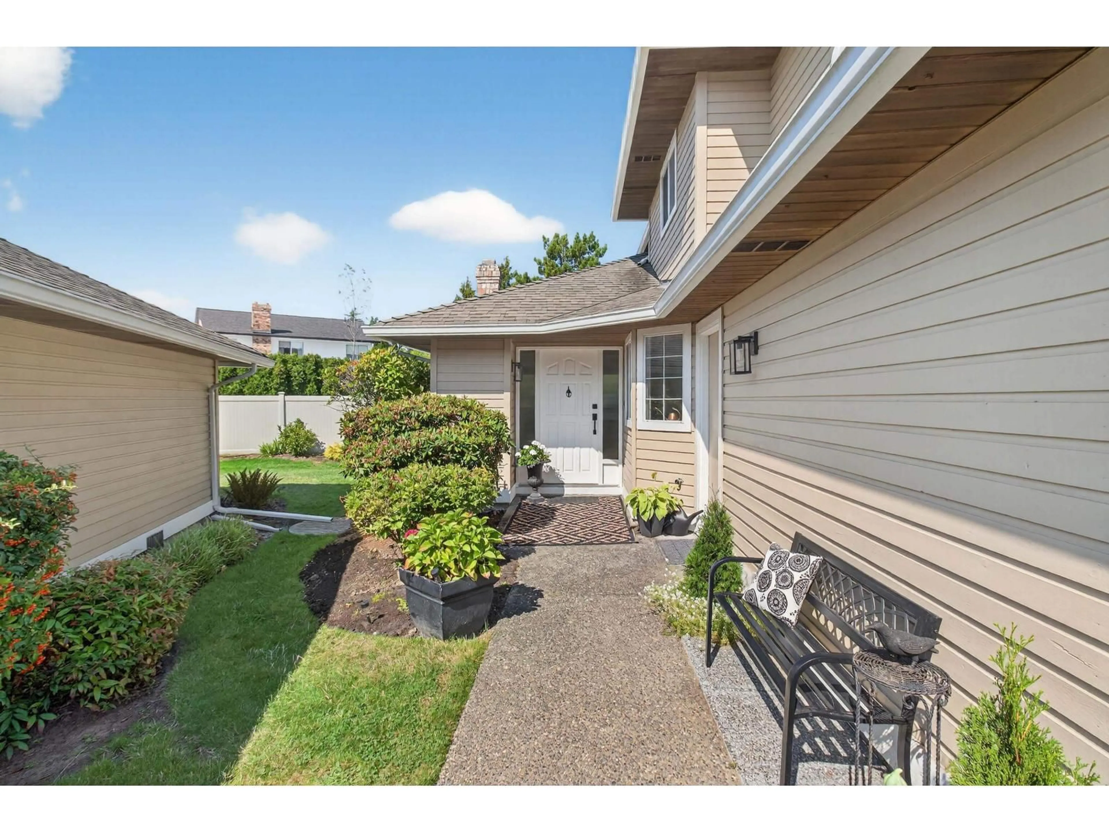 Unknown for 116 - 15121 19 AVENUE, Surrey British Columbia V4A8J4