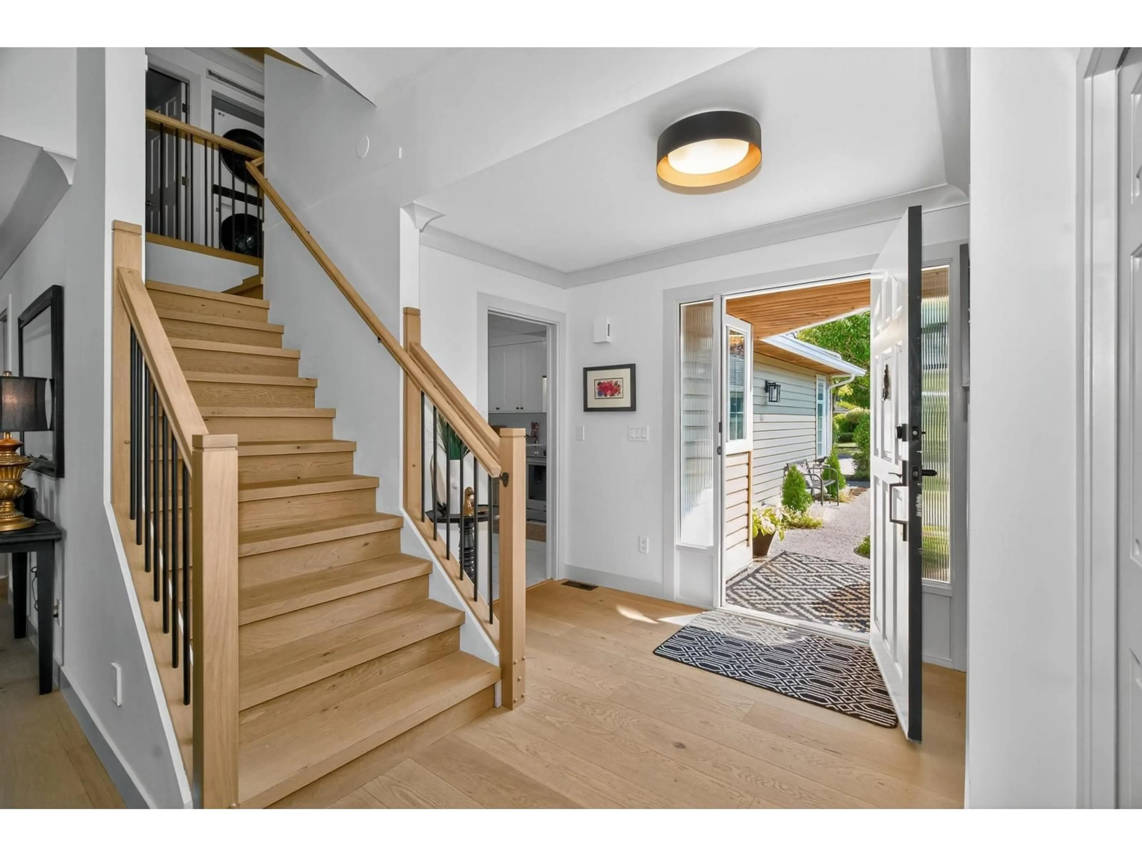 Indoor entryway for 116 - 15121 19 AVENUE, Surrey British Columbia V4A8J4