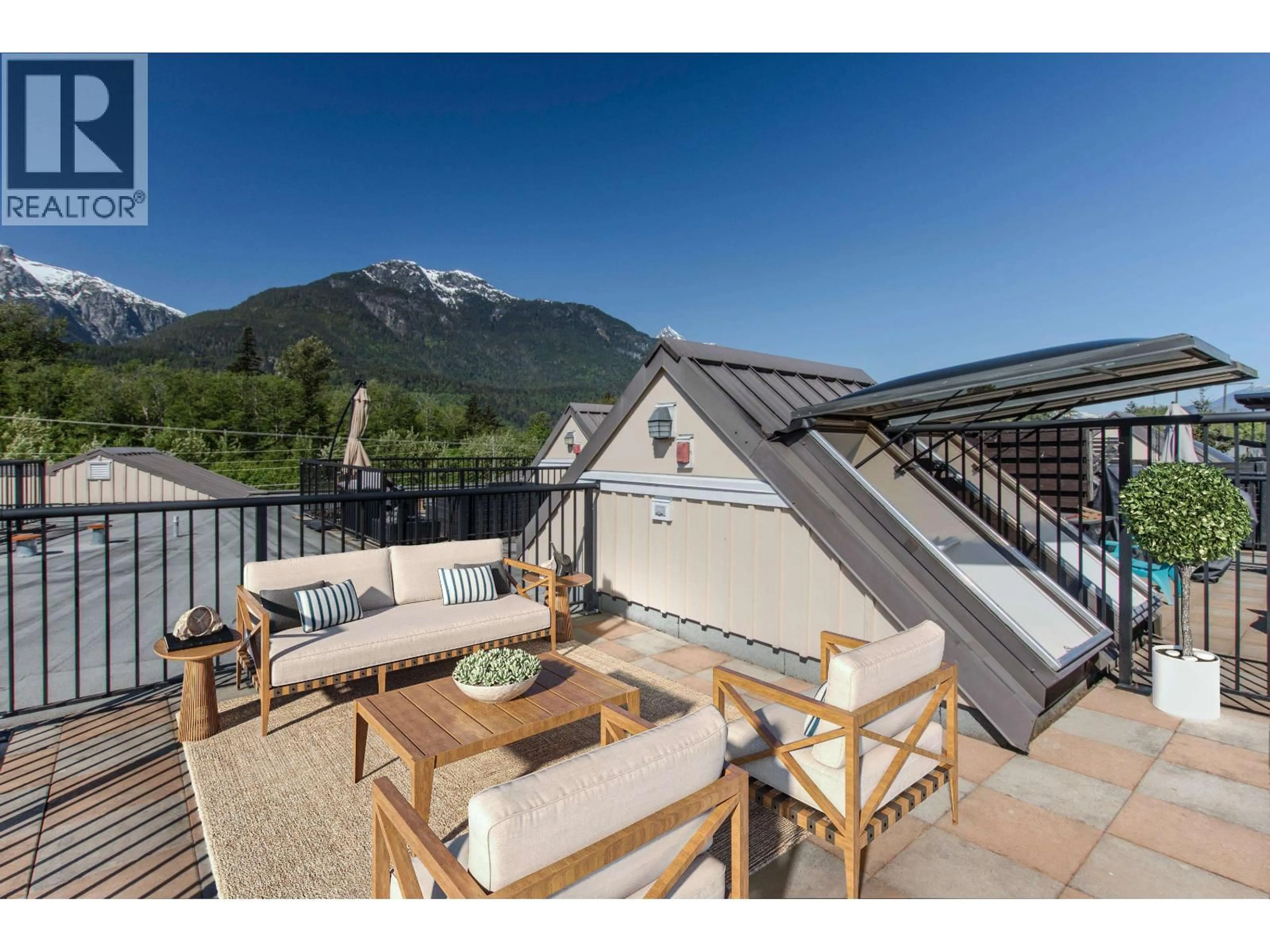 Patio, mountain view for 318 - 41105 TANTALUS ROAD, Squamish British Columbia V8B0N3