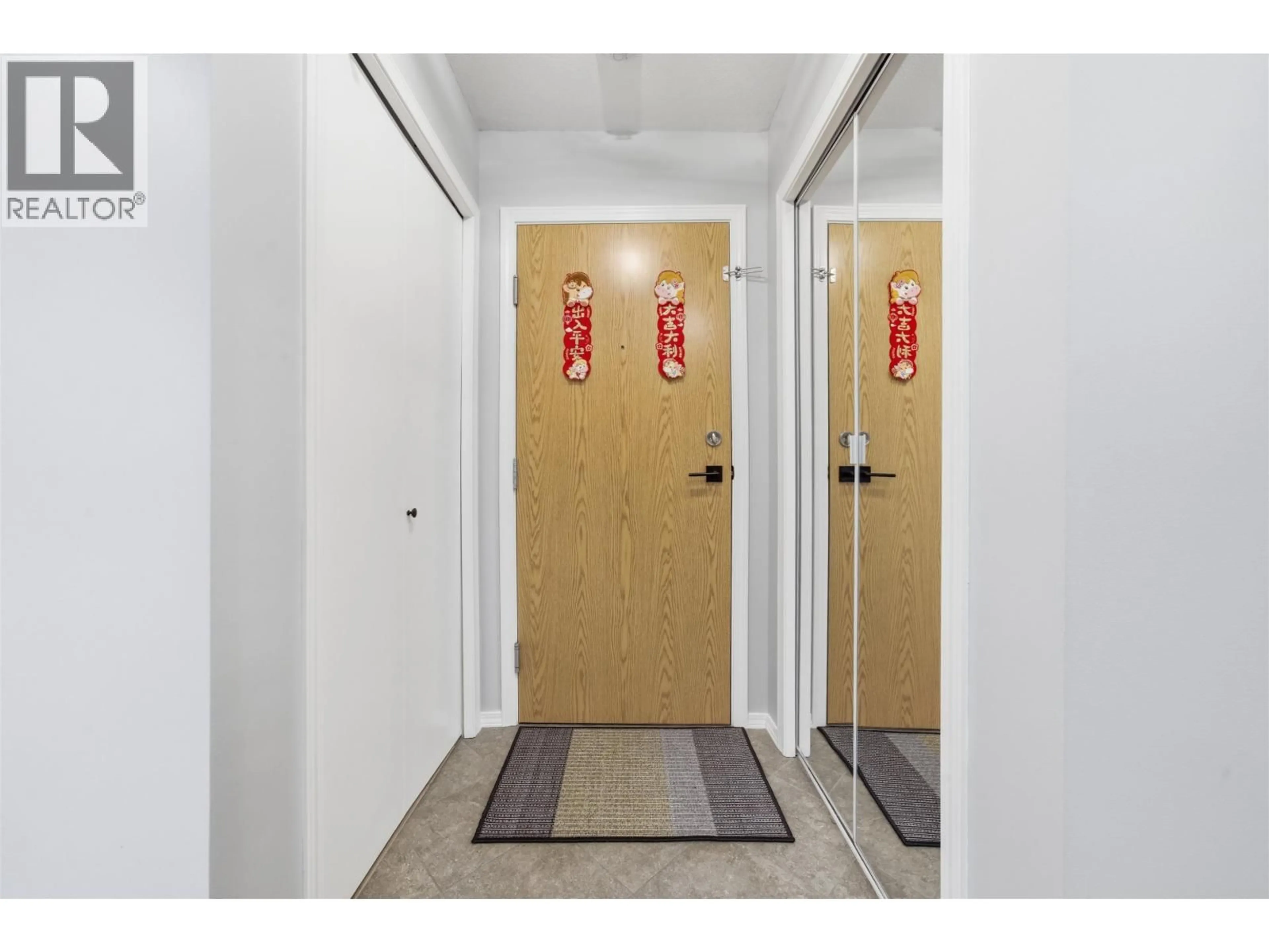 Indoor foyer for 309 - 2915 GLEN DRIVE, Coquitlam British Columbia V3B7H8
