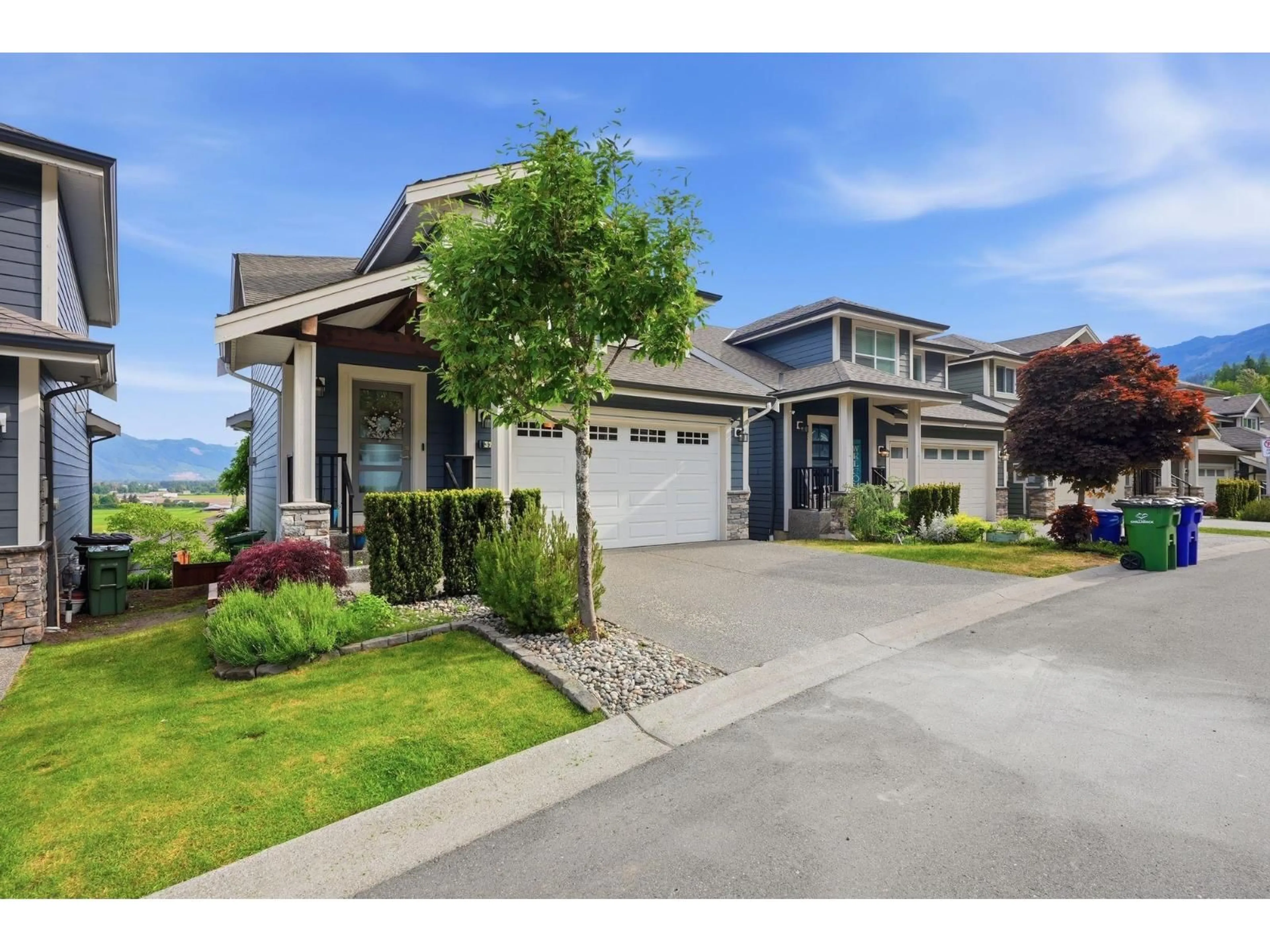 Home with vinyl exterior material, street for 37 - 50634 LEDGESTONE PLACE, Chilliwack British Columbia V2P0E7