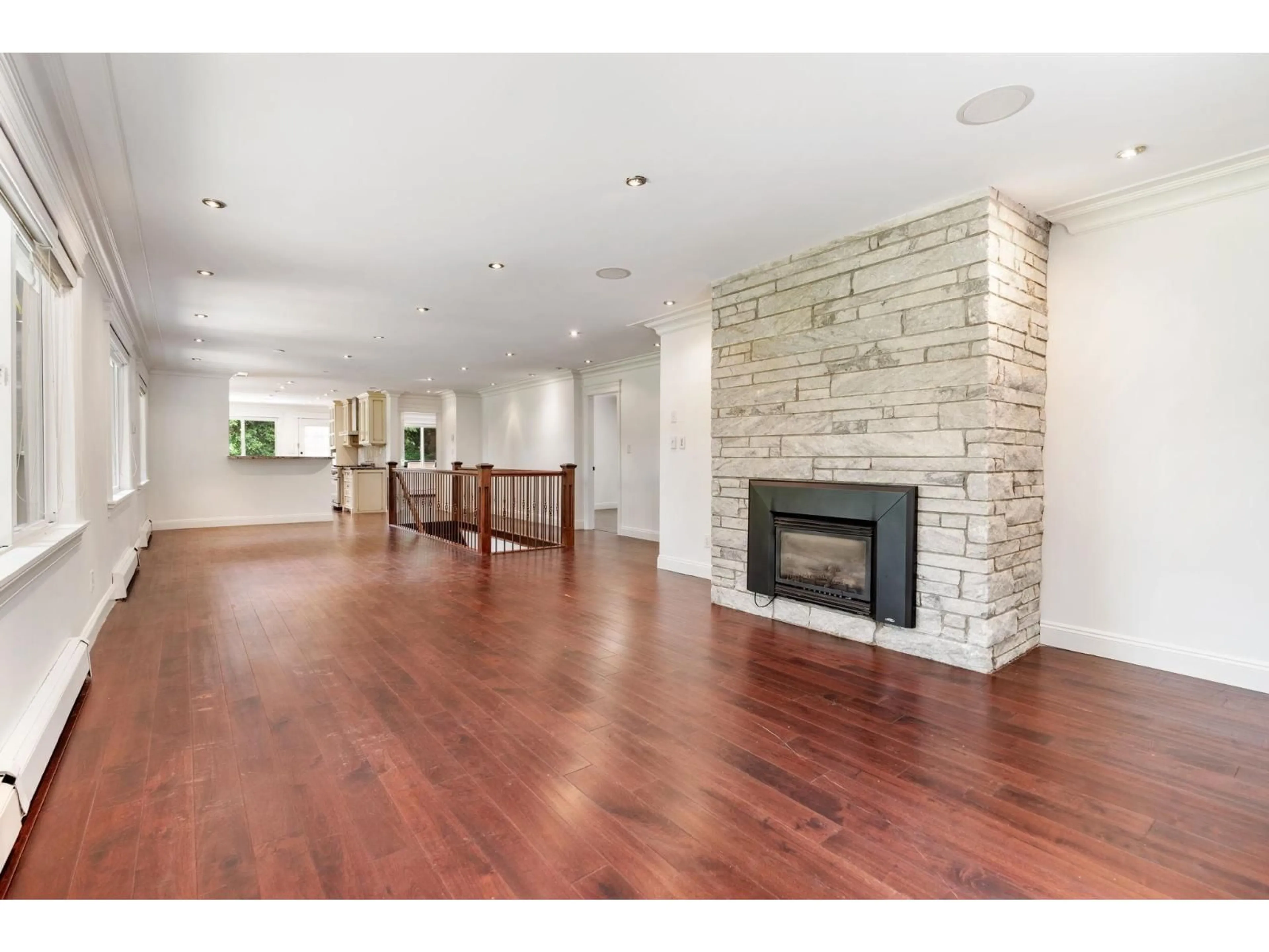 Indoor foyer for 13788 32 AVENUE, Surrey British Columbia V4P2B8