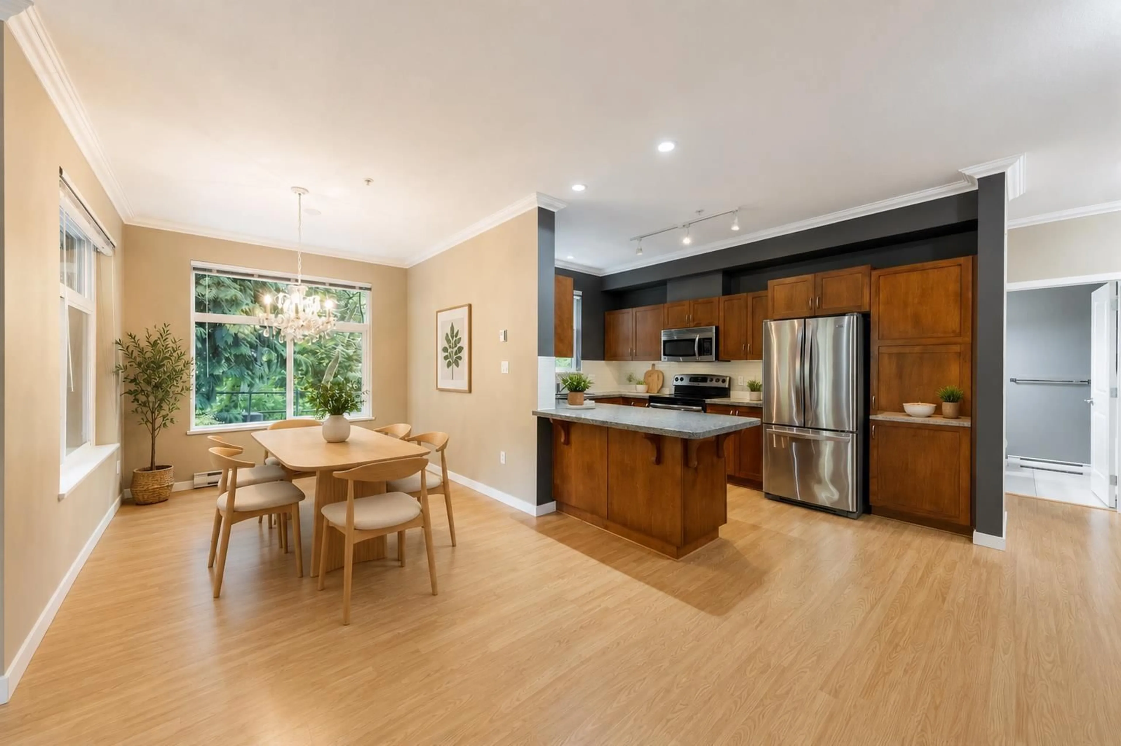 Open concept kitchen, unknown for 107 - 33338 BOURQUIN CRESCENT EAST, Abbotsford British Columbia V2S1Y1