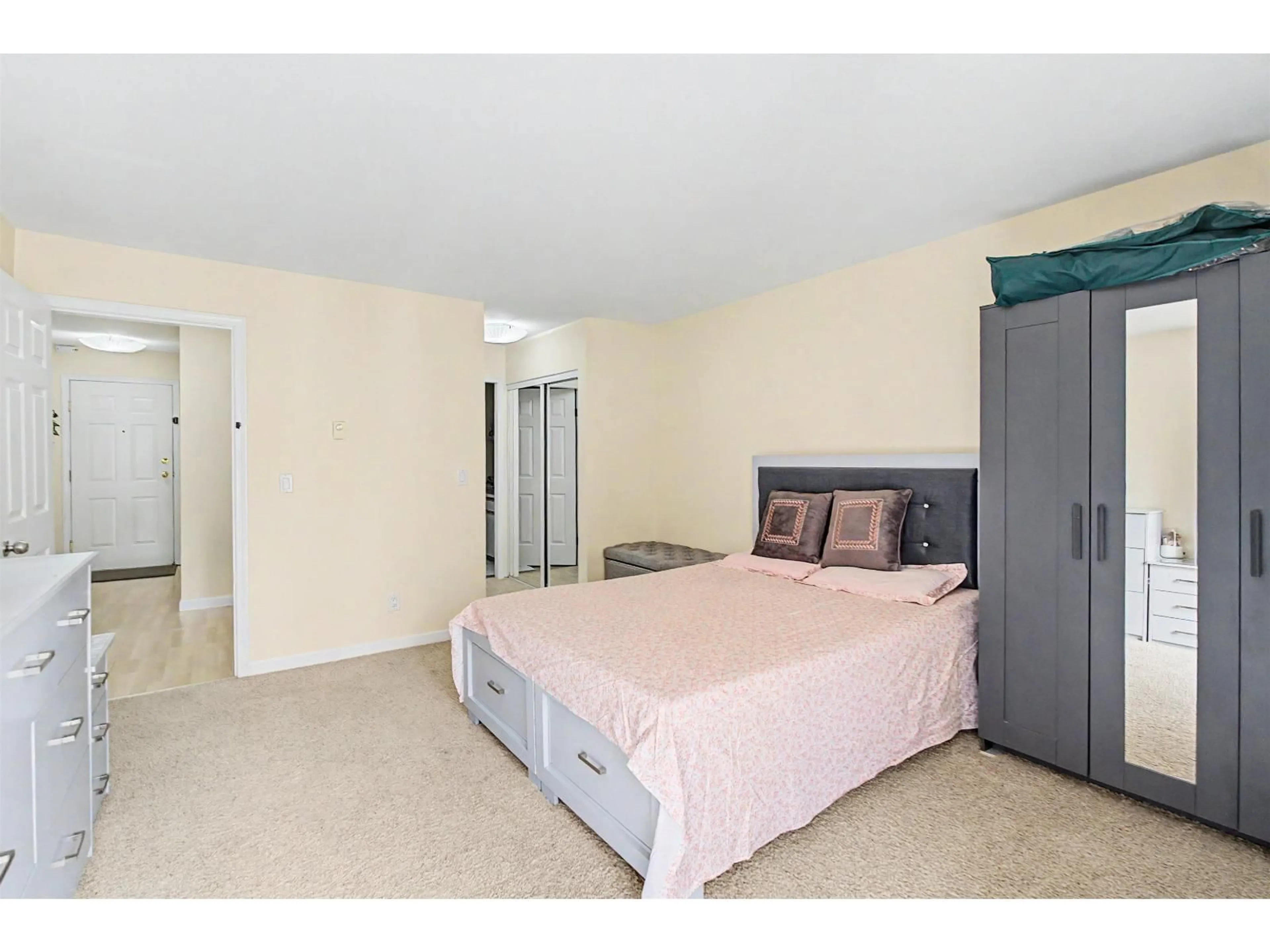 A pic of a room for 315 - 9299 121 STREET, Surrey British Columbia V3V7X8