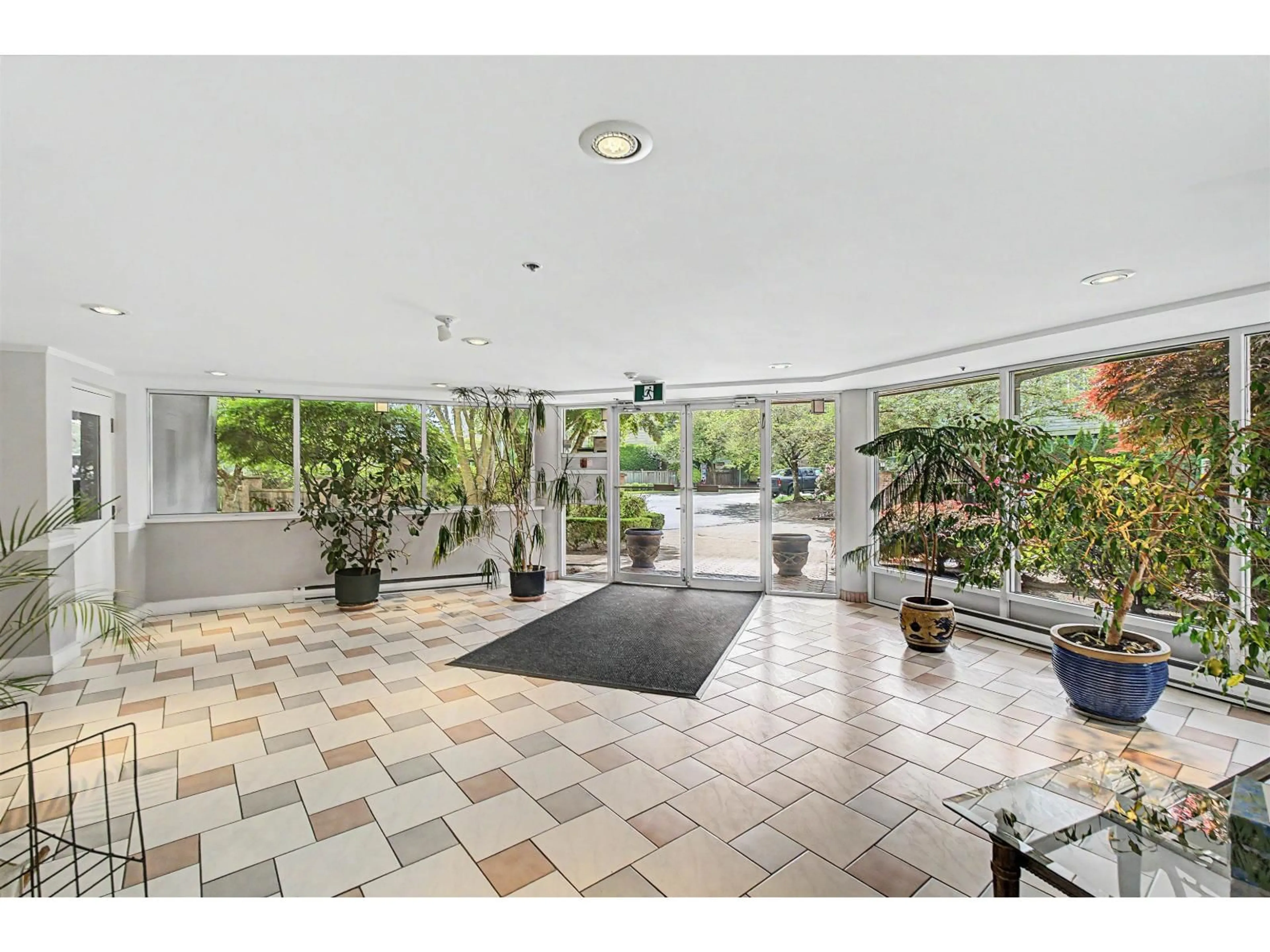 Indoor foyer for 315 - 9299 121 STREET, Surrey British Columbia V3V7X8