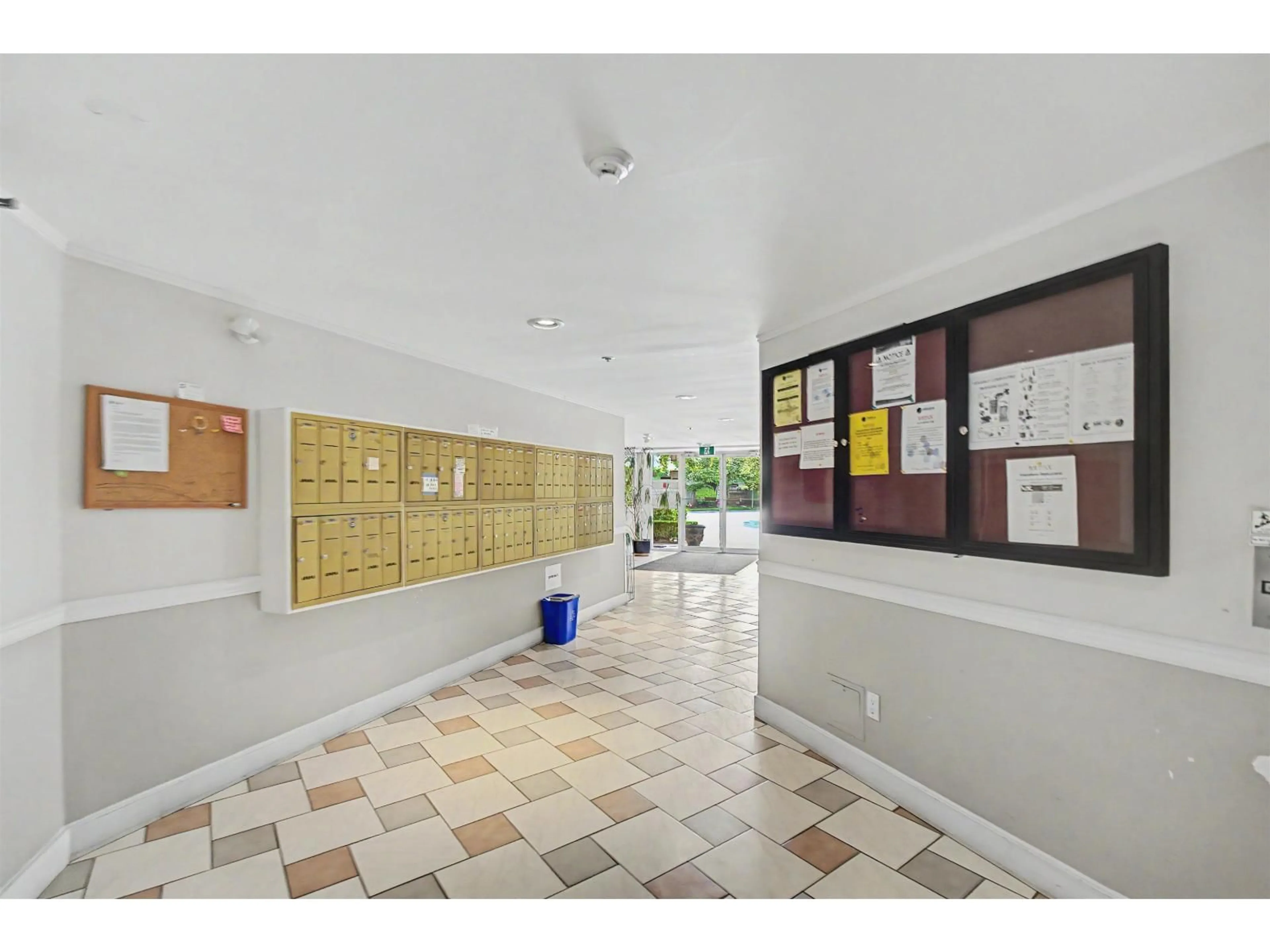 Indoor foyer for 315 - 9299 121 STREET, Surrey British Columbia V3V7X8