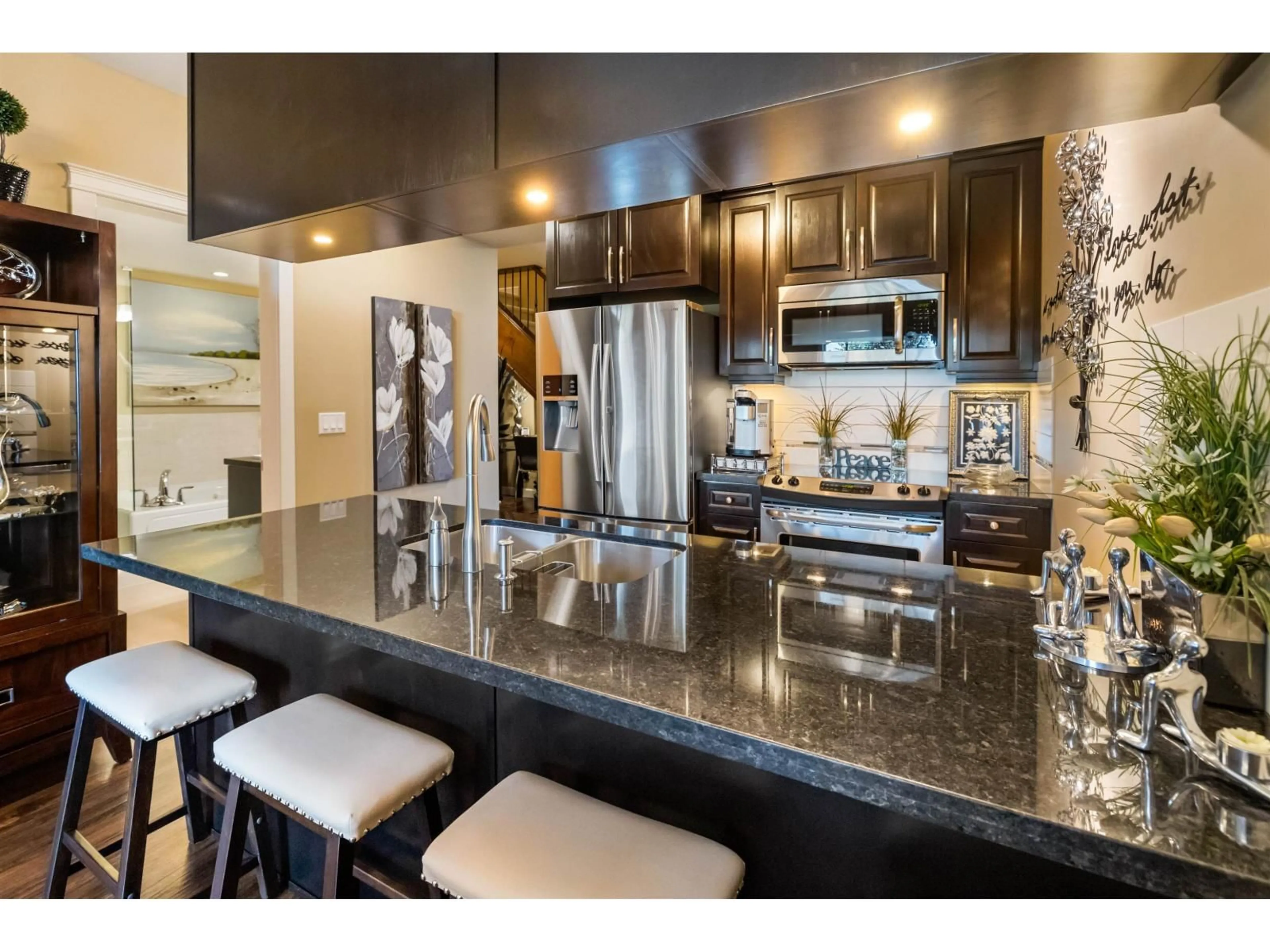 Open concept kitchen, ceramic/tile floor for 587 - 8288 207A STREET, Langley British Columbia V2Y0L2