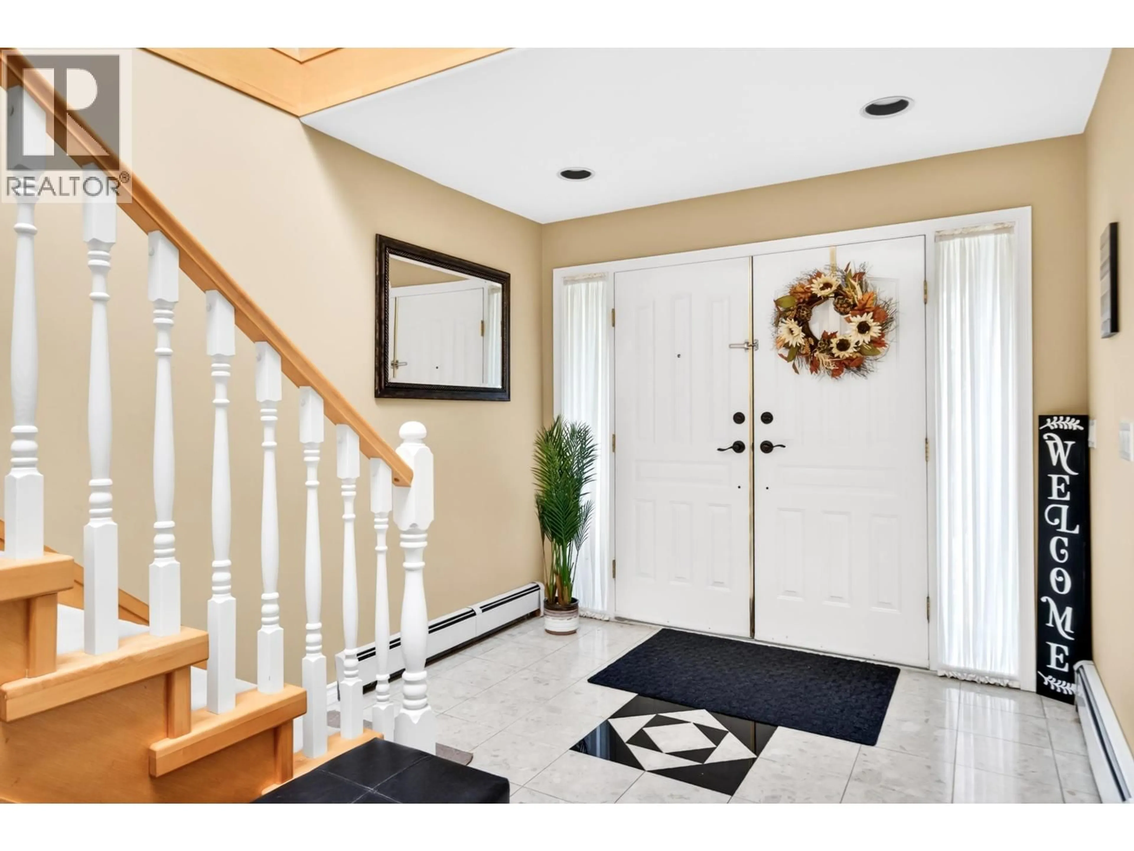 Indoor entryway for 231 SUZUKI STREET, New Westminster British Columbia V3M6X2