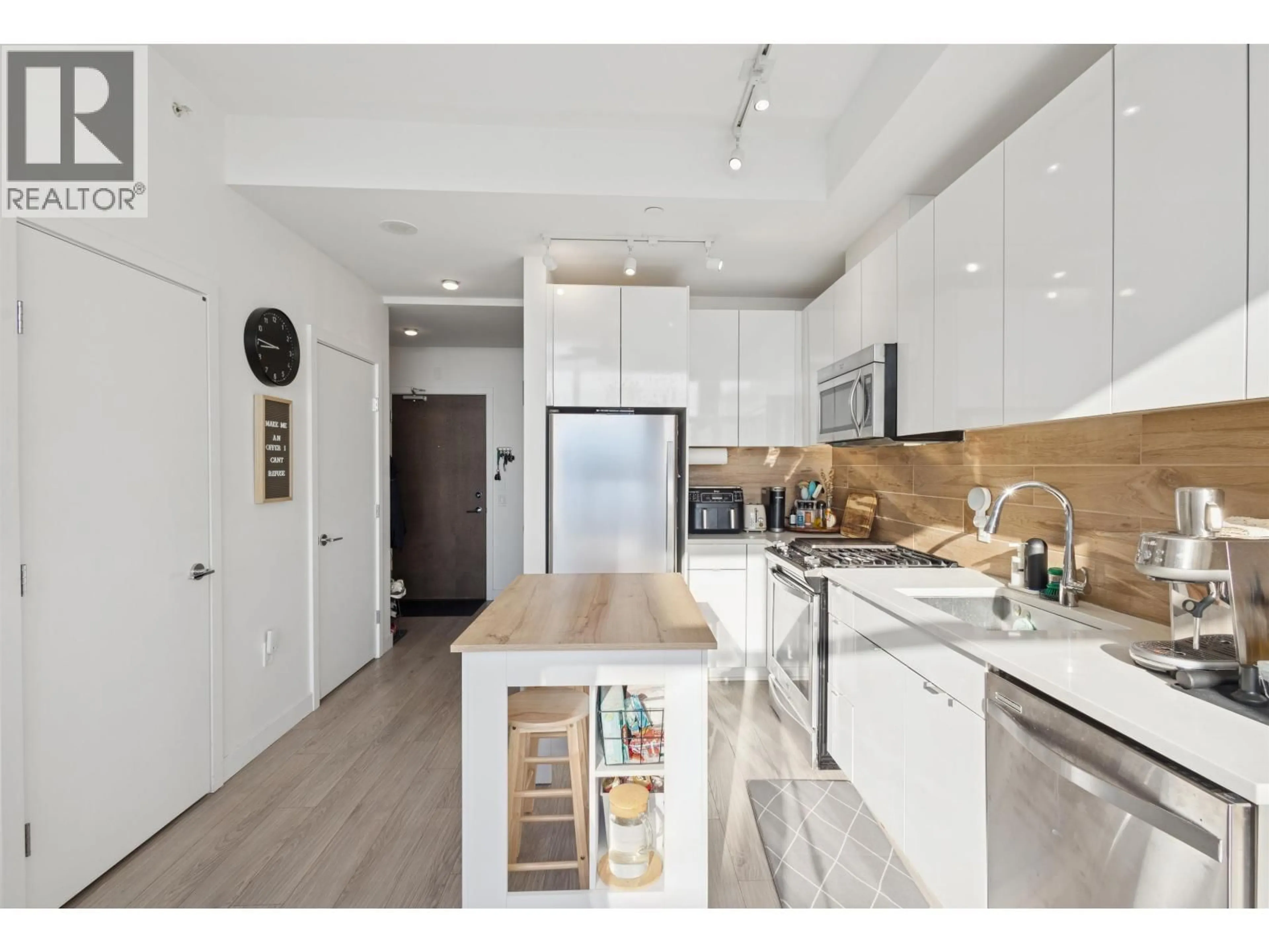 Open concept kitchen, unknown for 208 - 200 NELSON'S CRESCENT, New Westminster British Columbia V3L0H4