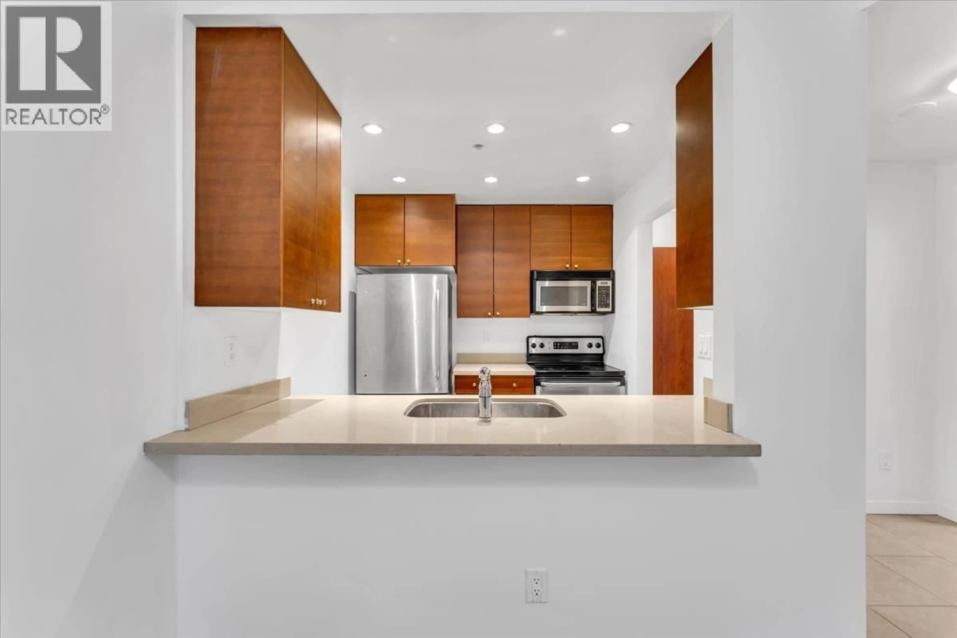 Standard kitchen, ceramic/tile floor for 313 - 1010 HOWE STREET, Vancouver British Columbia V6Z1P5