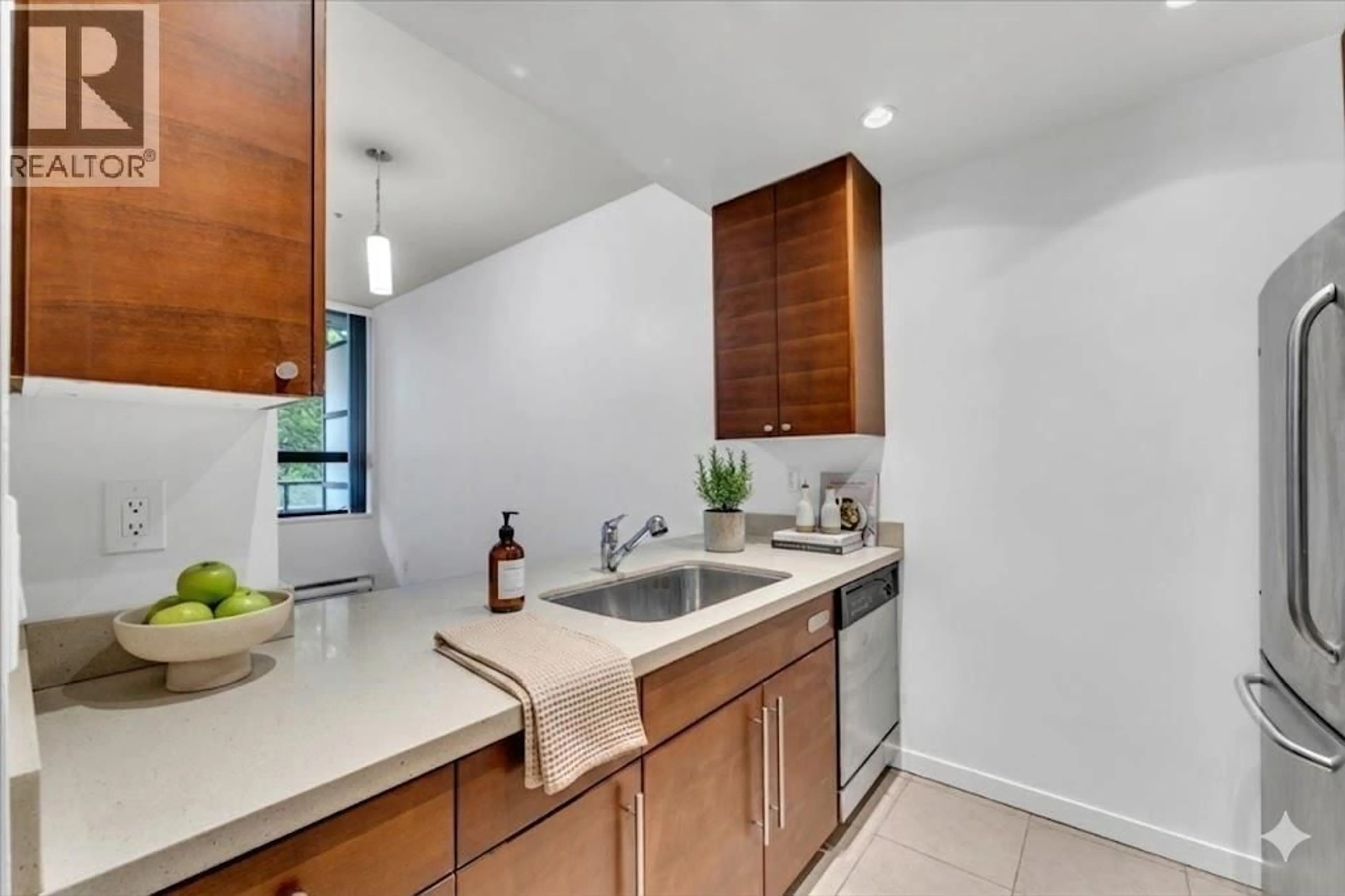 Unknown for 313 - 1010 HOWE STREET, Vancouver British Columbia V6Z1P5
