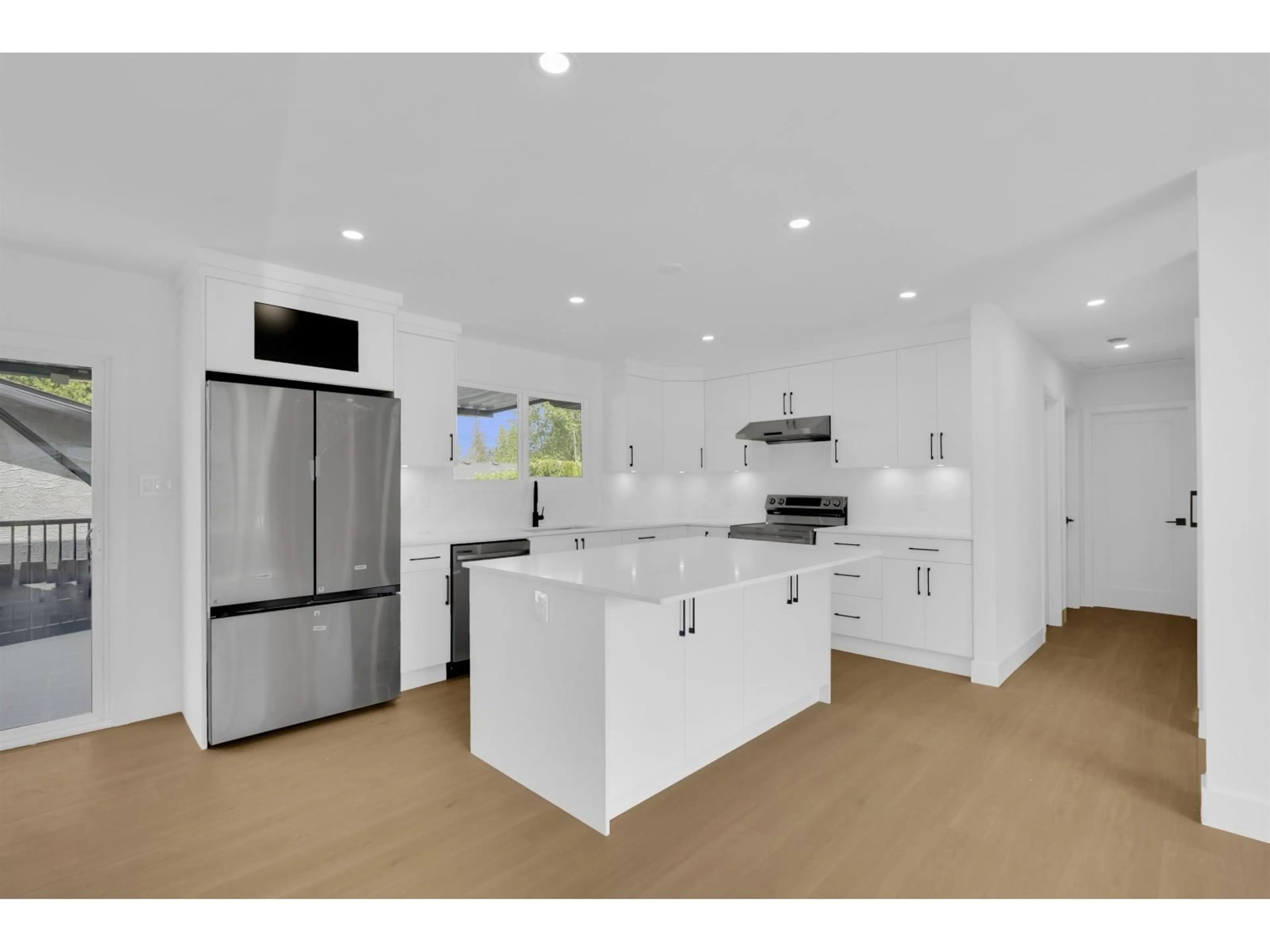 Open concept kitchen, ceramic/tile floor for 26689 32A AVENUE, Langley British Columbia V4W3G3