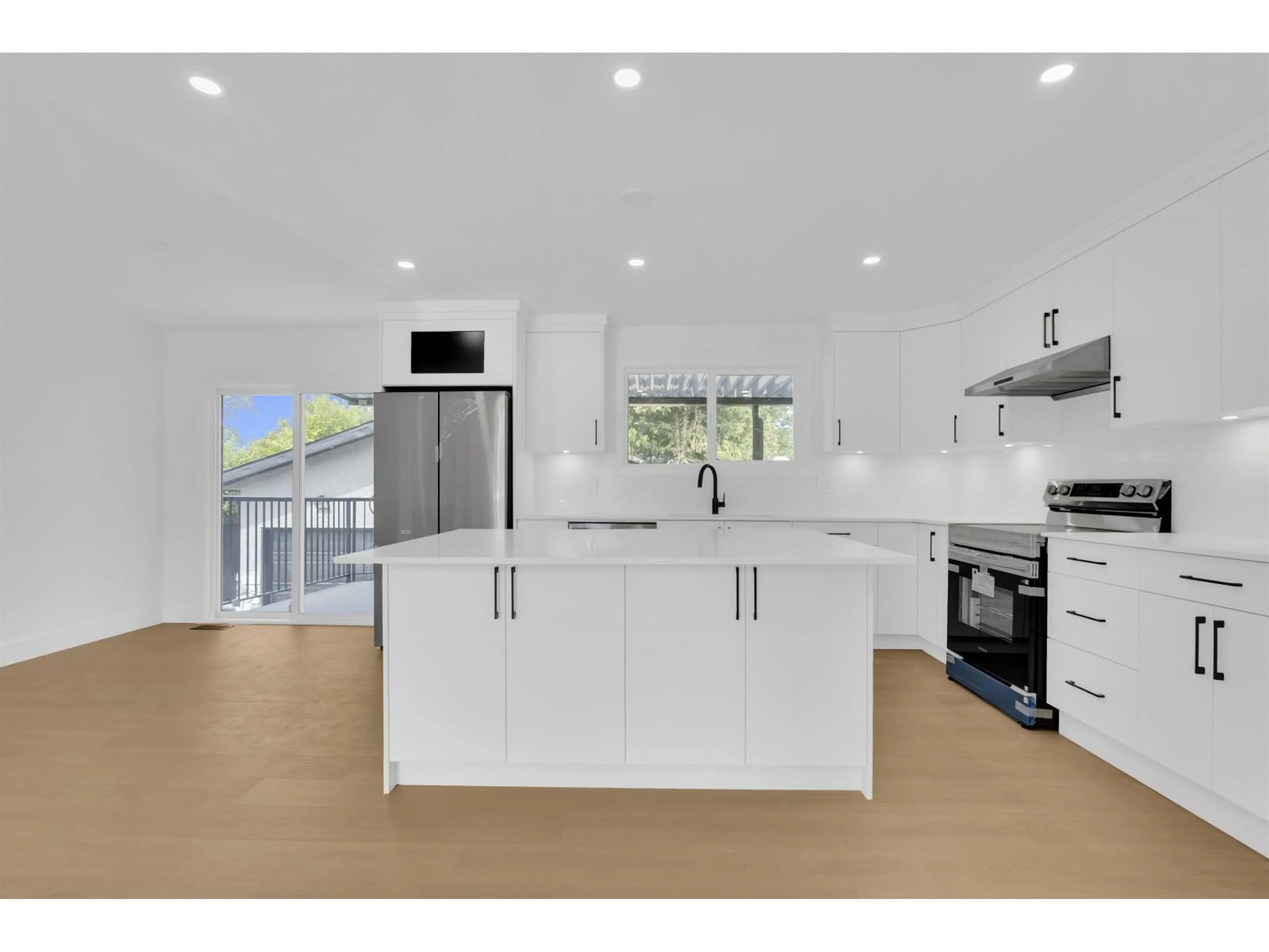 Open concept kitchen, ceramic/tile floor for 26689 32A AVENUE, Langley British Columbia V4W3G3
