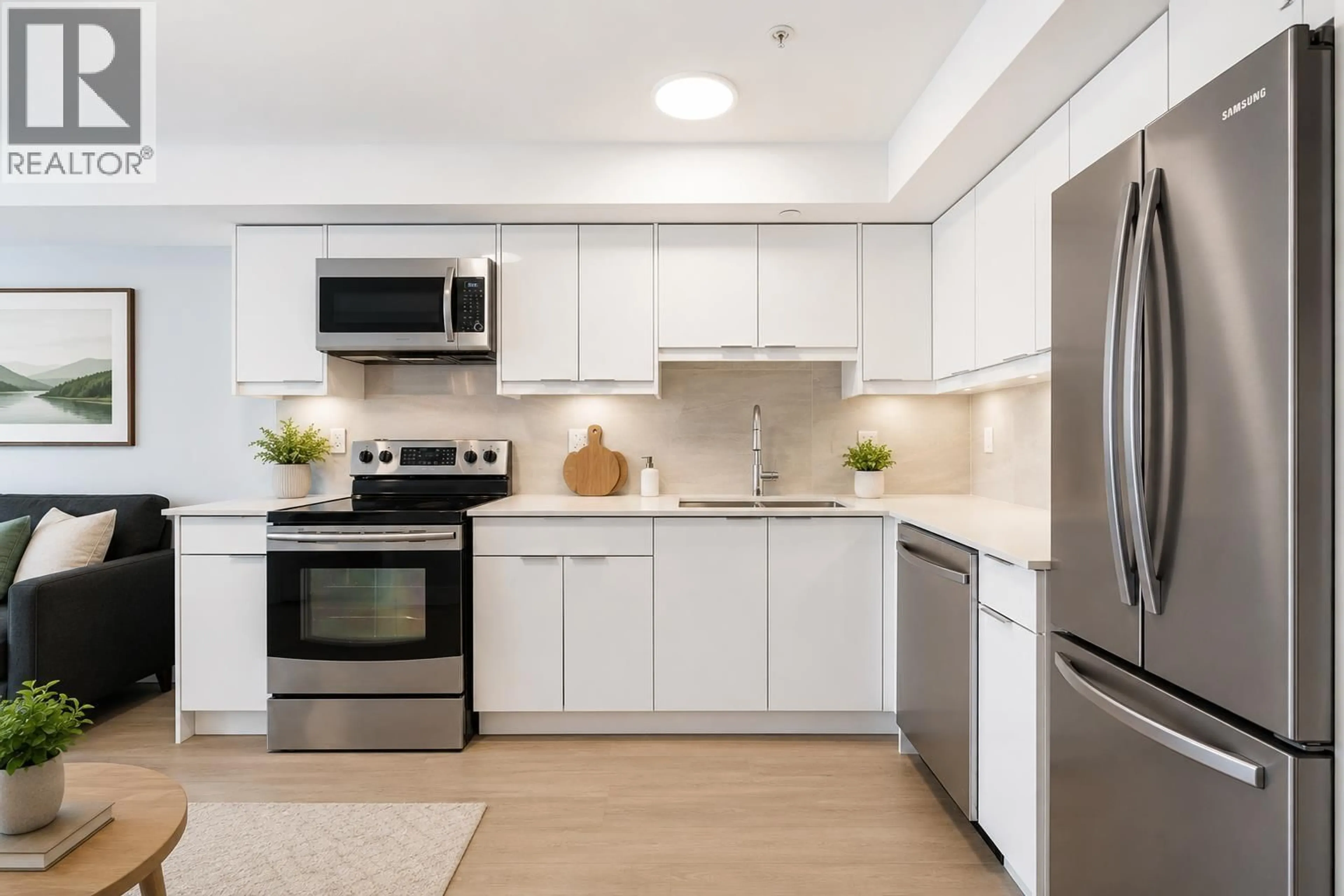 Standard kitchen, unknown for 206 - 3050 KINGSWAY, Vancouver British Columbia V5R5J7