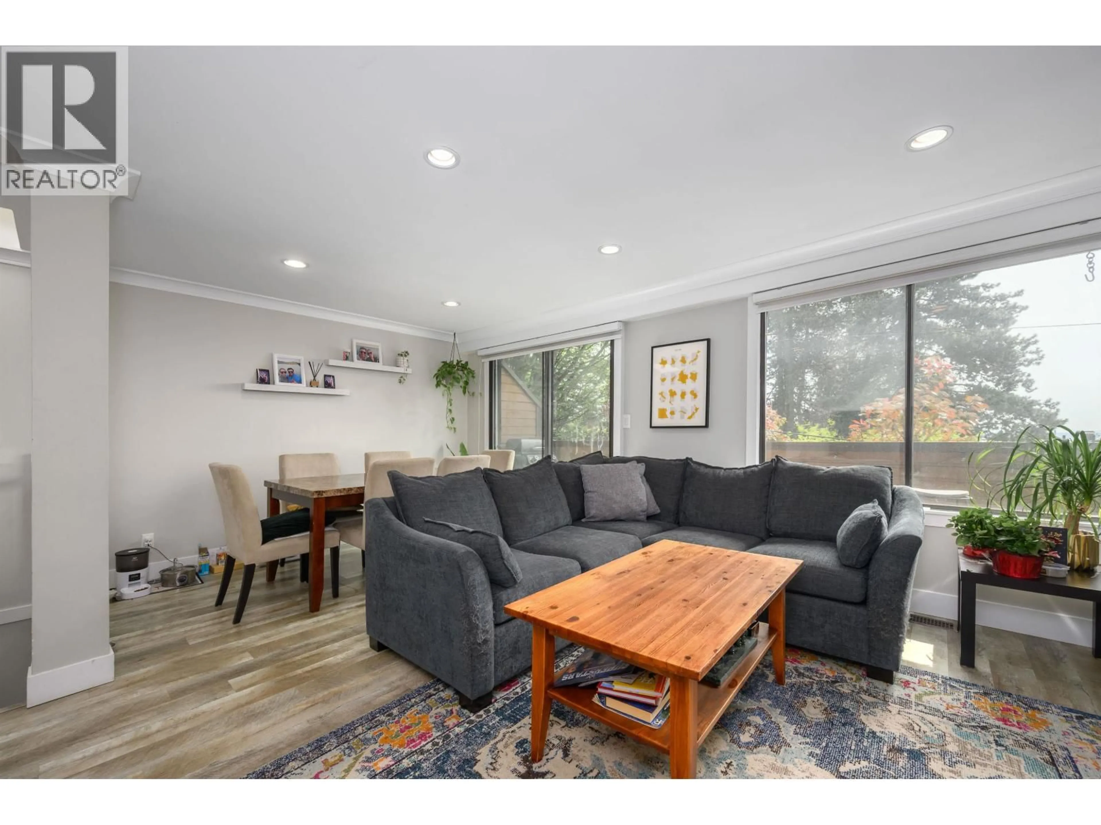 Living room with furniture, wood/laminate floor for 3201 LONSDALE AVENUE, North Vancouver British Columbia V7N4G8
