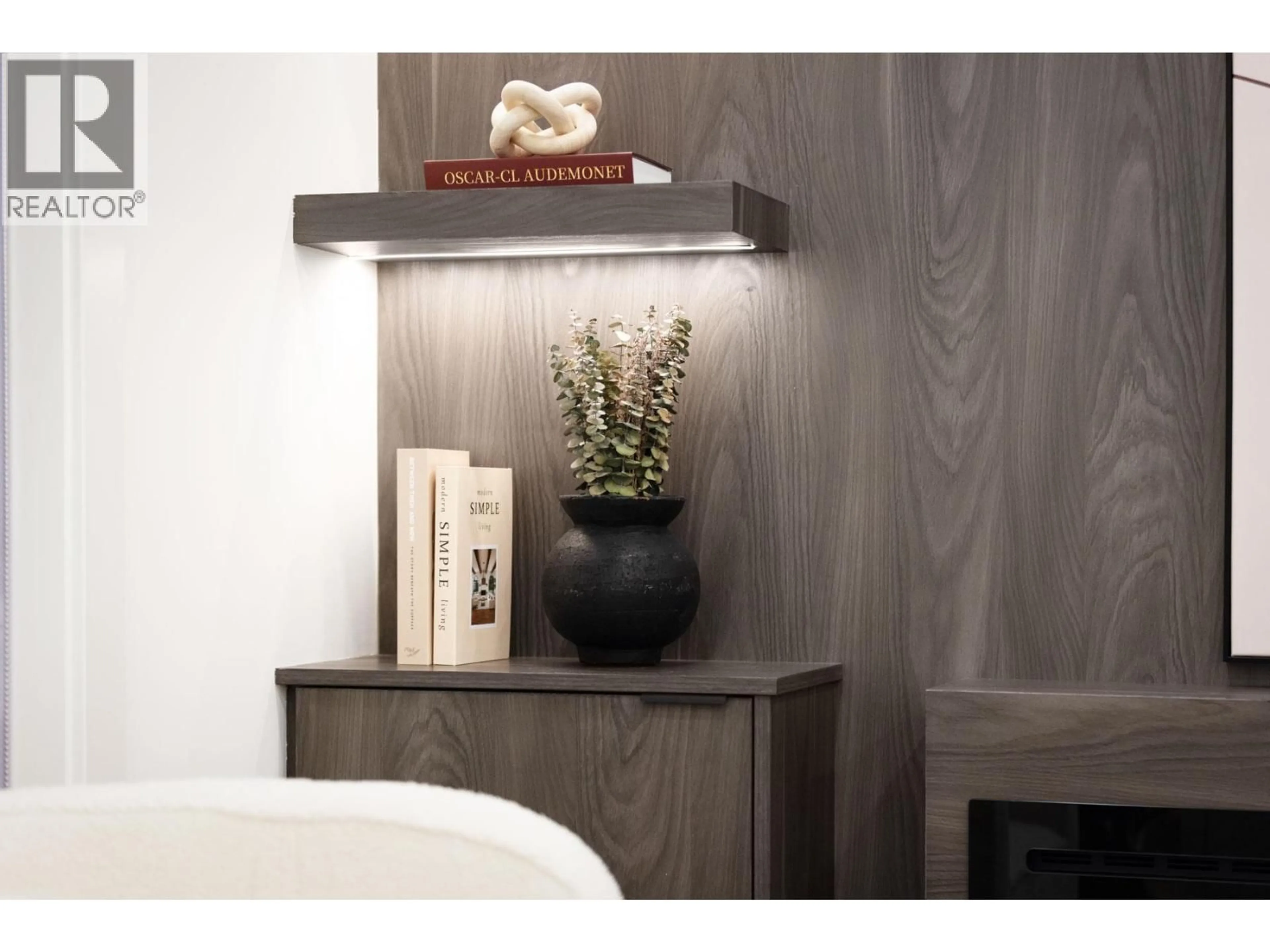 Contemporary bathroom, wood/laminate floor for 2 - 4549 11TH AVENUE, Vancouver British Columbia V6R2M5