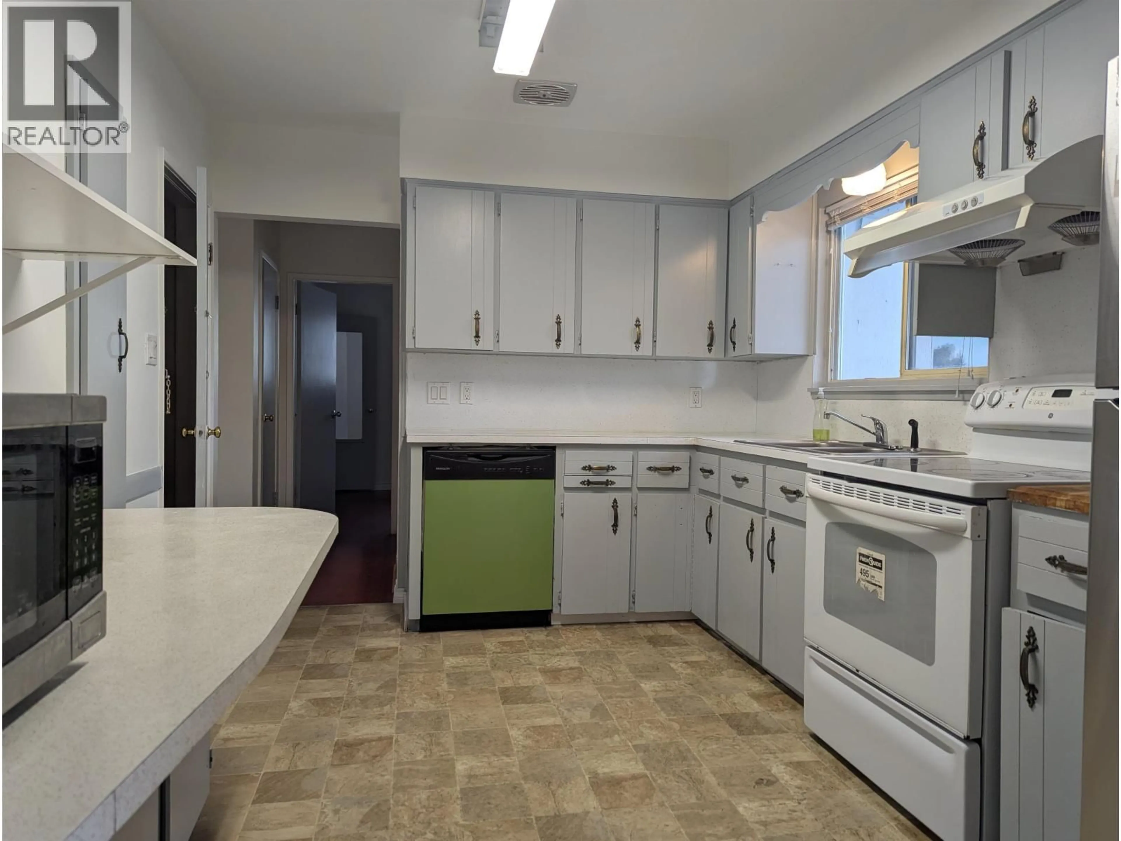 Standard kitchen, unknown for 8052 11TH AVENUE, Burnaby British Columbia V3N2N7